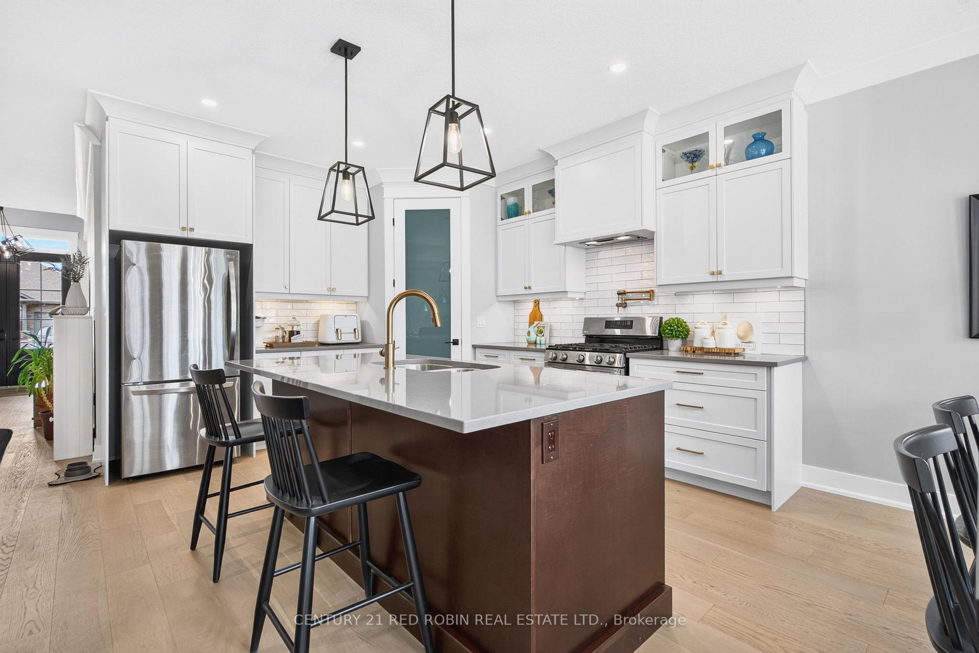 Photo 8 of 35 Elliot Street, Strathroy-Caradoc, SE — HOMEH