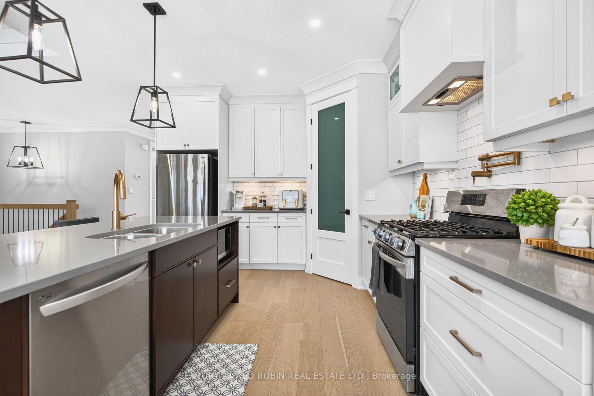 Photo 10 of 35 Elliot Street, Strathroy-Caradoc, SE — HOMEH