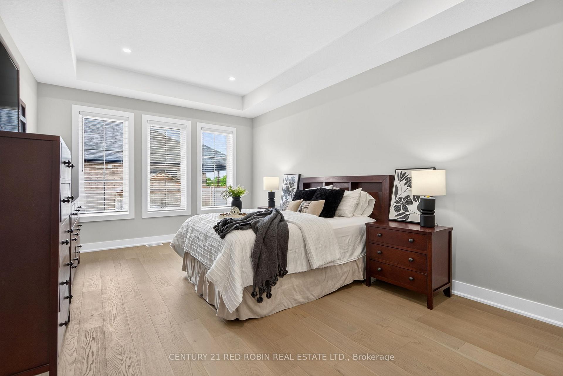 Photo 14 of 35 Elliot Street, Strathroy-Caradoc, SE — HOMEH