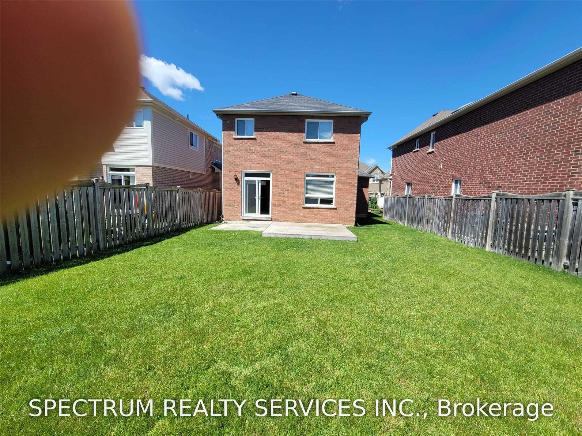 Photo 13 of 7 Charlemagne Avenue, Barrie, Innis-Shore — HOMEH
