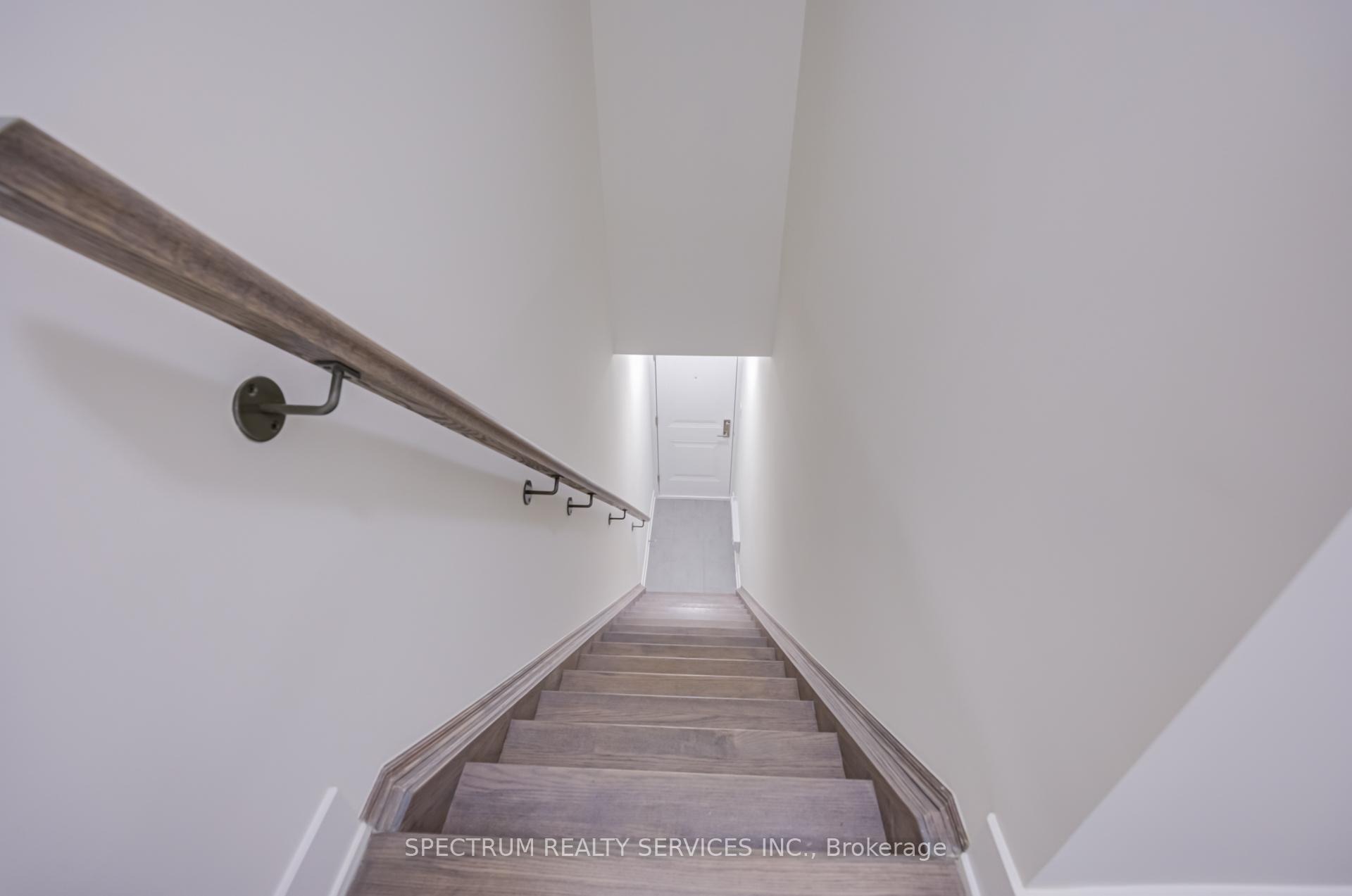 Photo 4 of Unit 3, 7 Phelps Lane, Richmond Hill, Oak Ridges — HOMEH