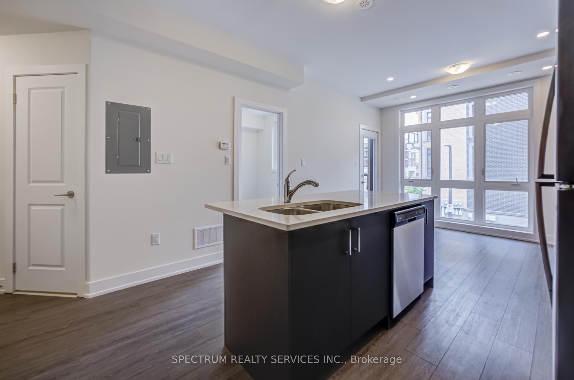 Photo 7 of Unit 3, 7 Phelps Lane, Richmond Hill, Oak Ridges — HOMEH