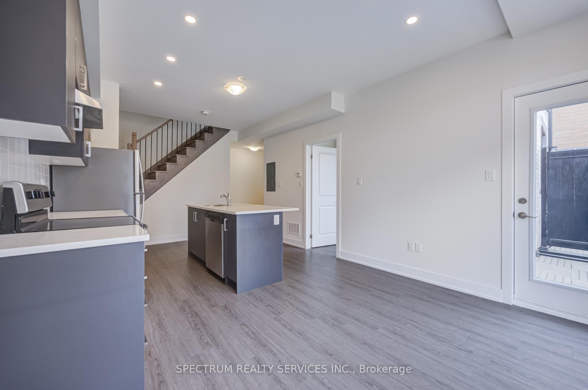Photo 12 of Unit 3, 7 Phelps Lane, Richmond Hill, Oak Ridges — HOMEH