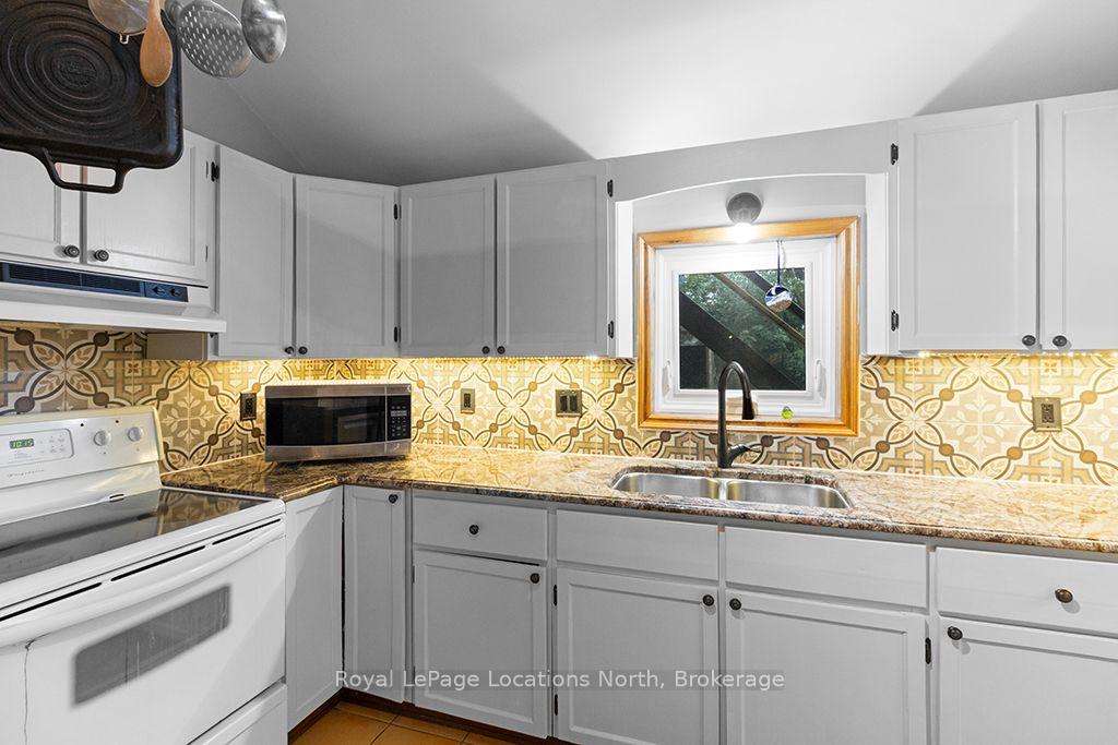 Photo 11 of 105 Craig Street, North Middlesex, Ailsa Craig — HOMEH