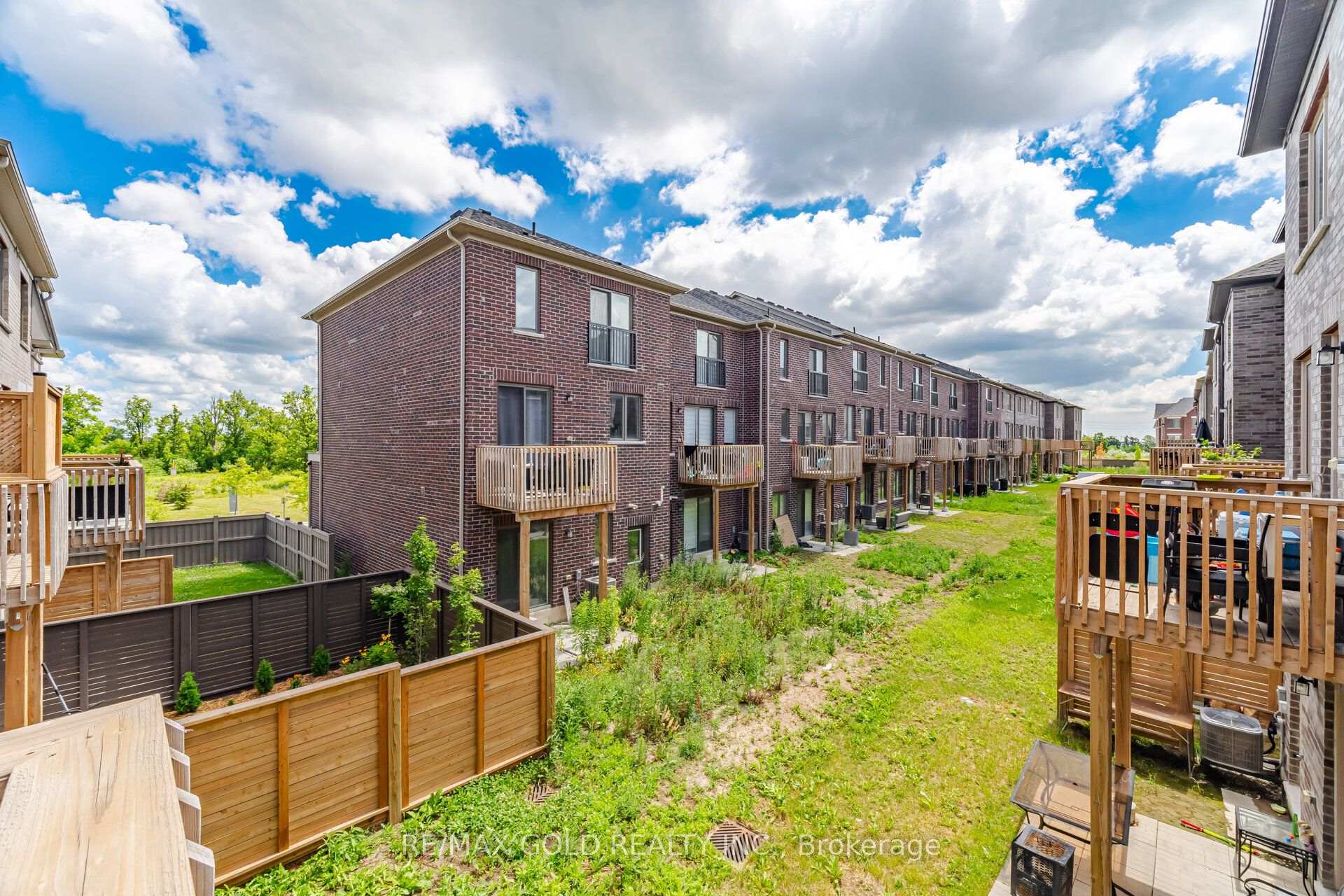 Photo 11 of 9 Arcola Street, Brampton, Goreway Drive Corridor — HOMEH