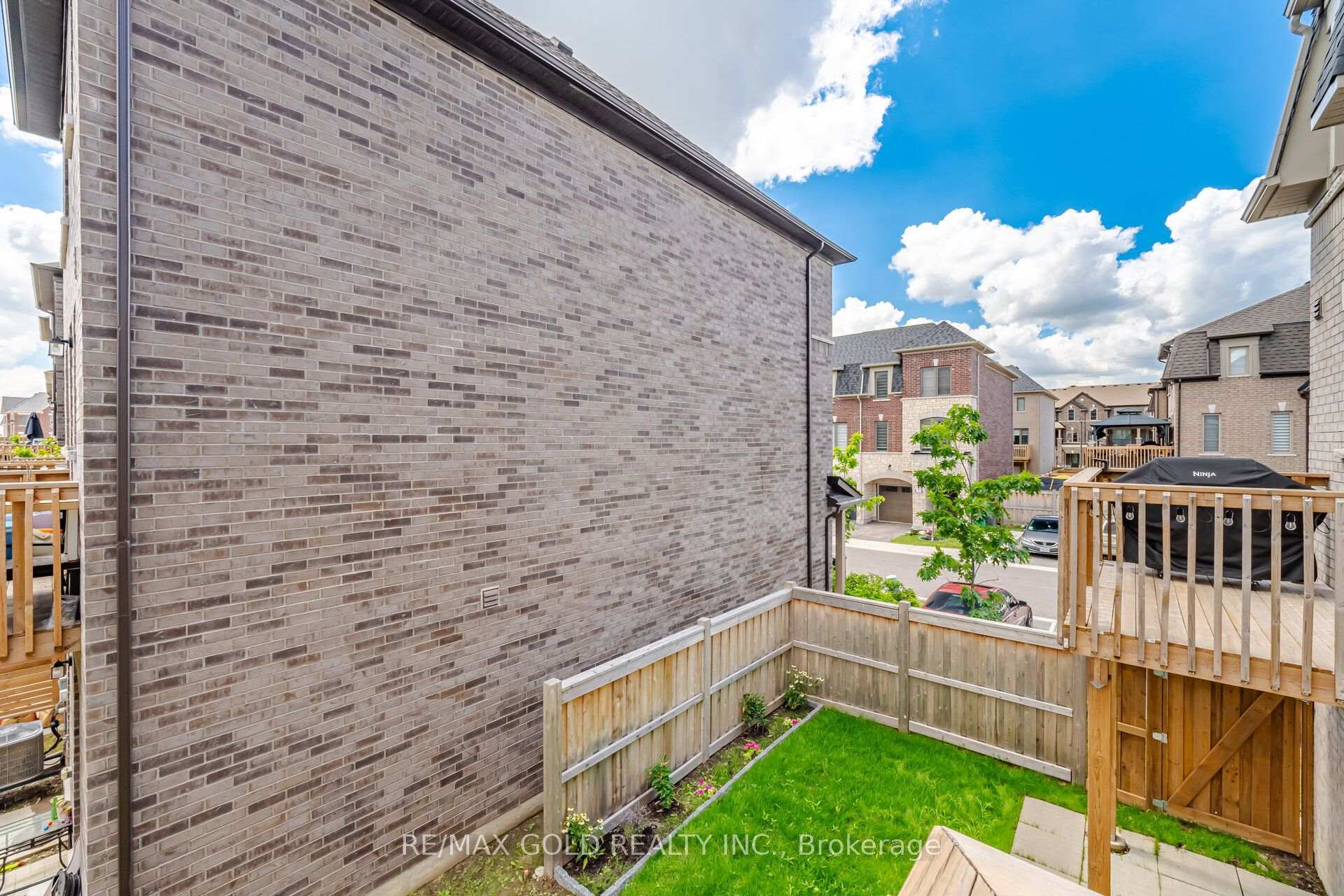 Photo 12 of 9 Arcola Street, Brampton, Goreway Drive Corridor — HOMEH