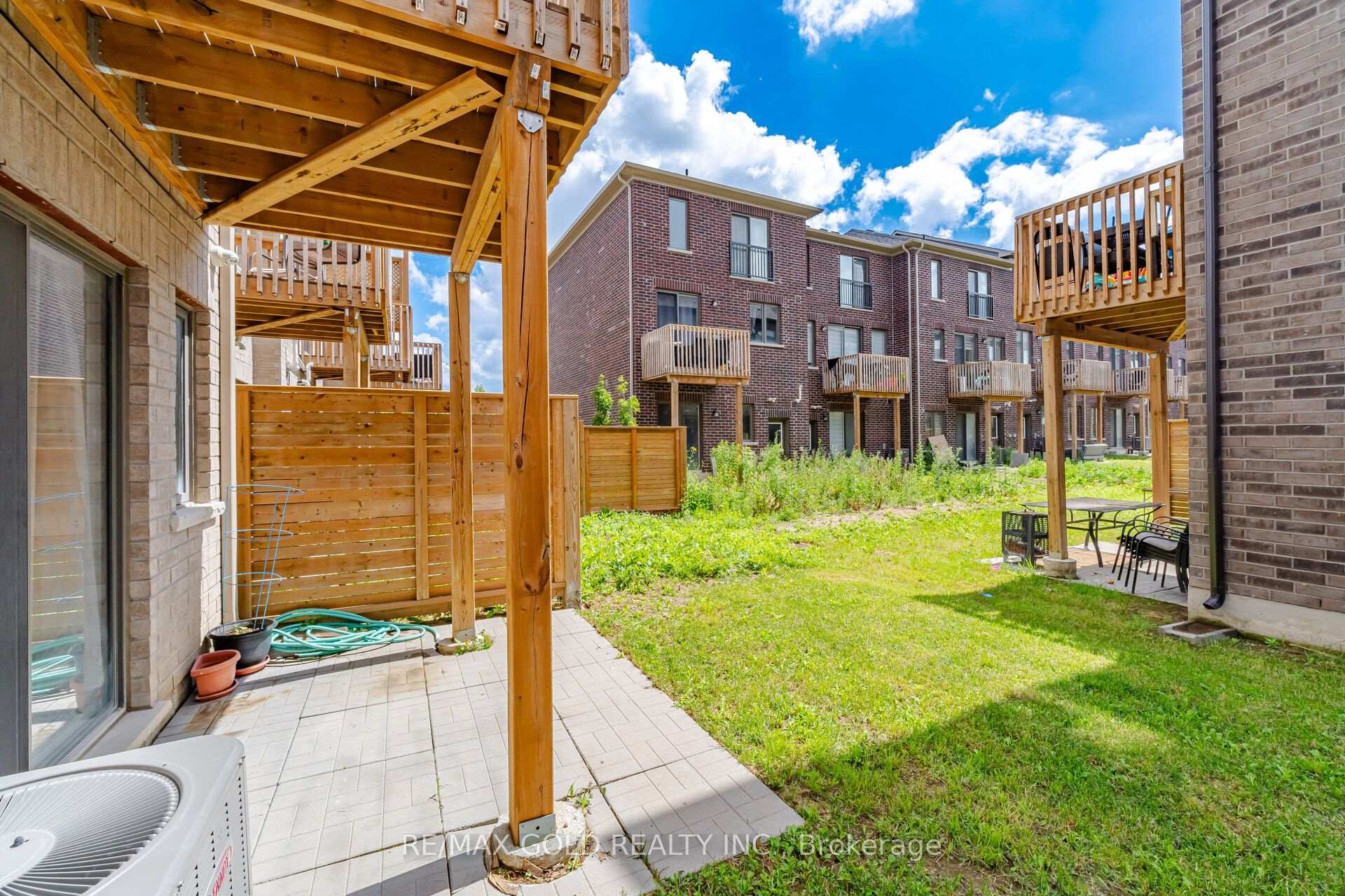 Photo 34 of 9 Arcola Street, Brampton, Goreway Drive Corridor — HOMEH