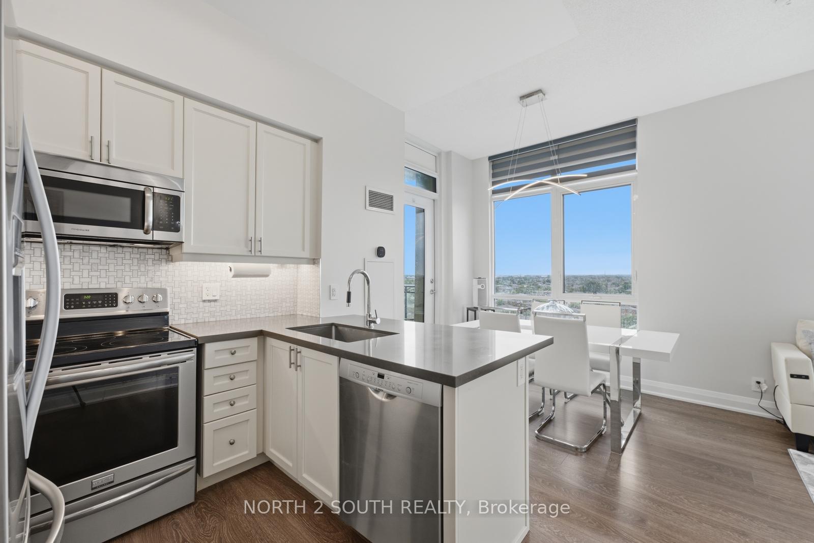 Photo 6 of Unit 1015, 12 Woodstream Boulevard, Vaughan, Vaughan Grove — HOMEH