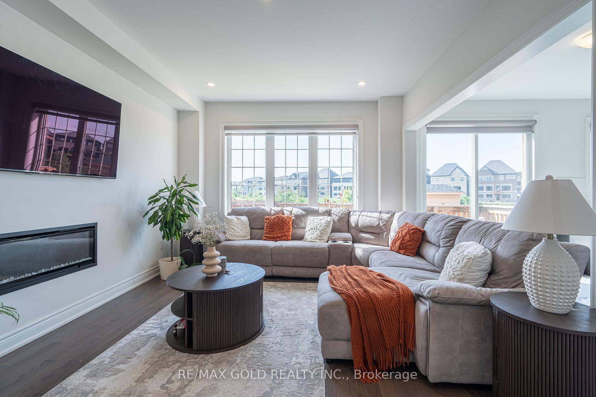 Photo 6 of 66 Puffin Crescent, Brampton, Sandringham-Wellington — HOMEH
