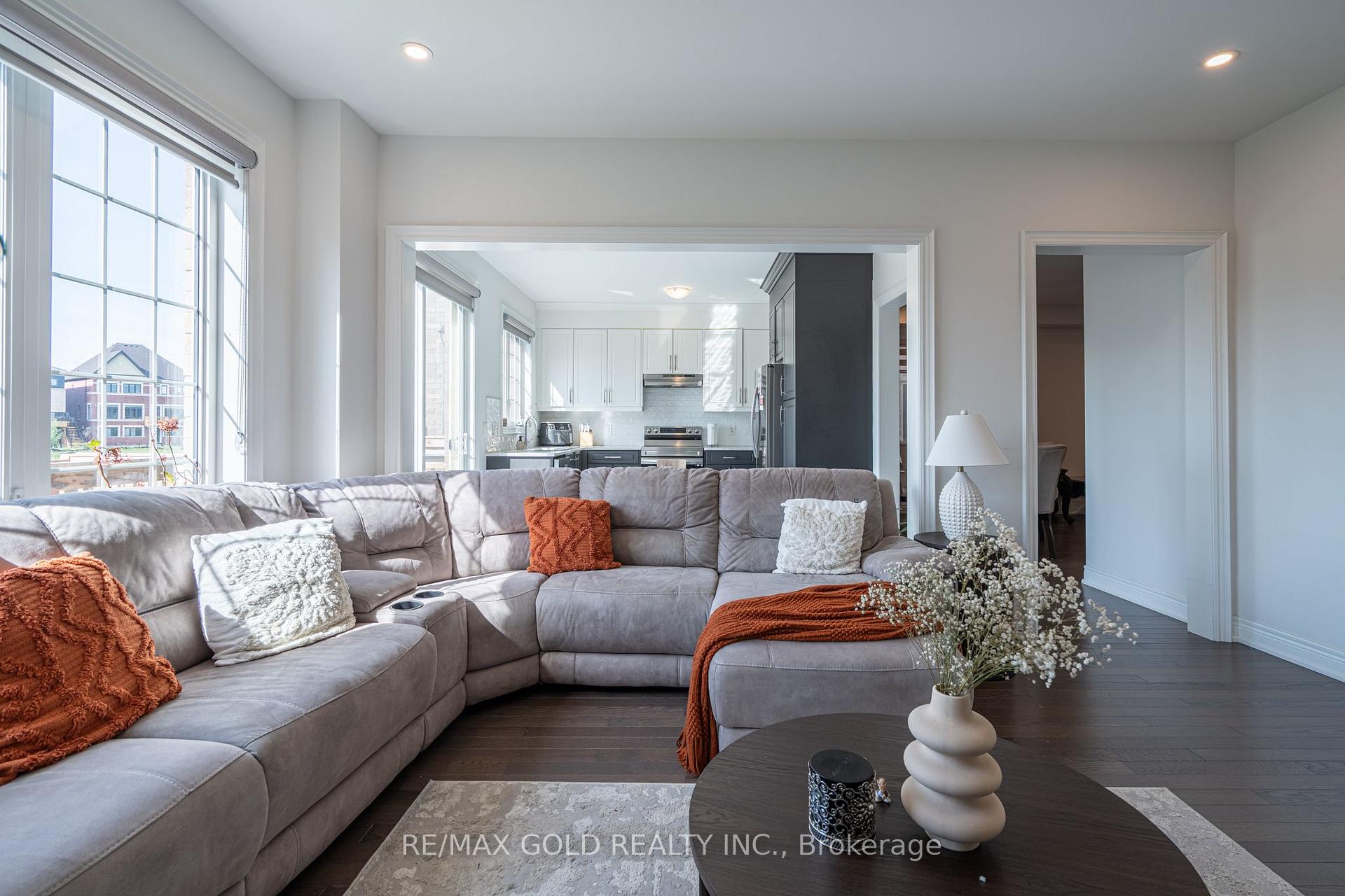 Photo 8 of 66 Puffin Crescent, Brampton, Sandringham-Wellington — HOMEH
