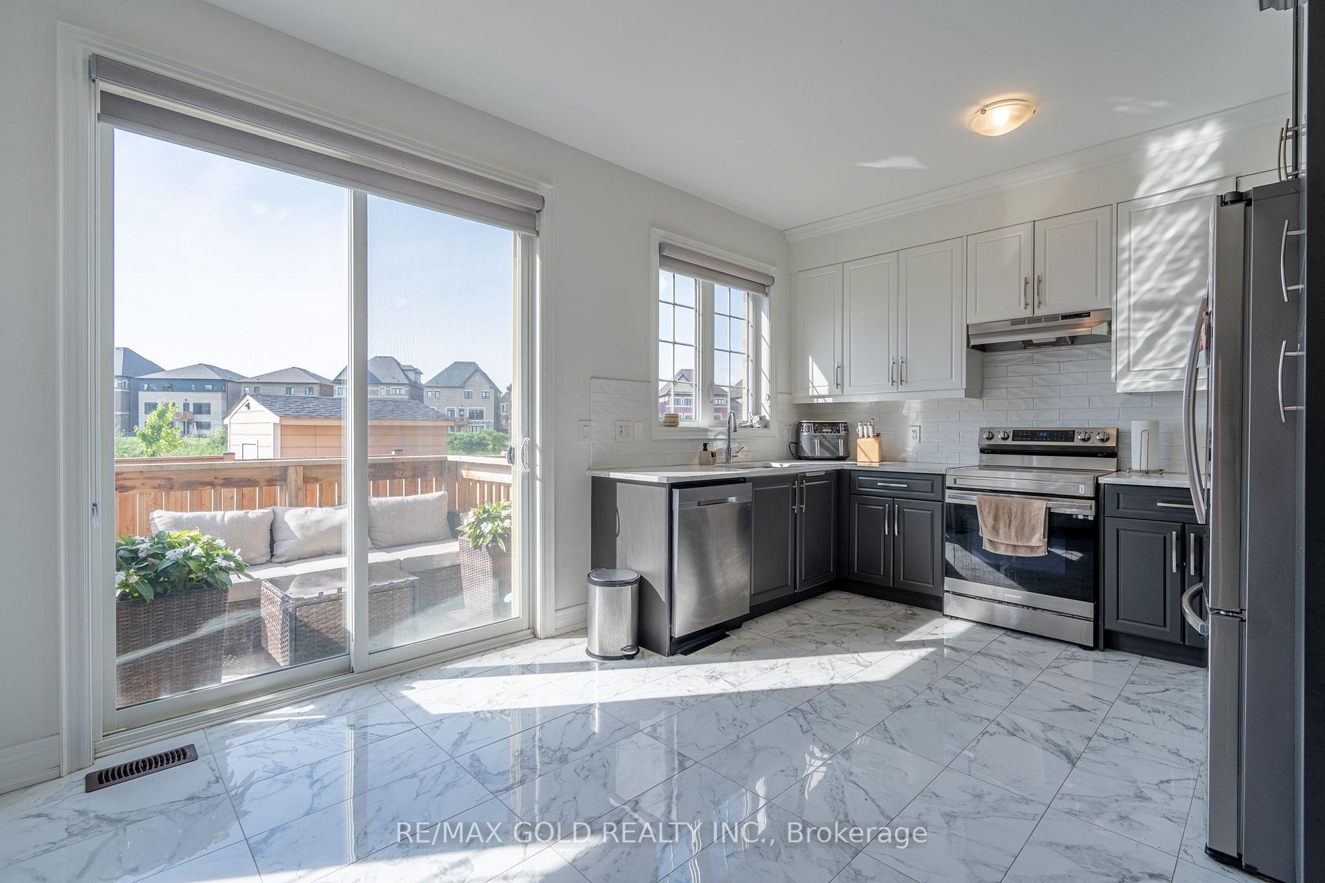 Photo 9 of 66 Puffin Crescent, Brampton, Sandringham-Wellington — HOMEH
