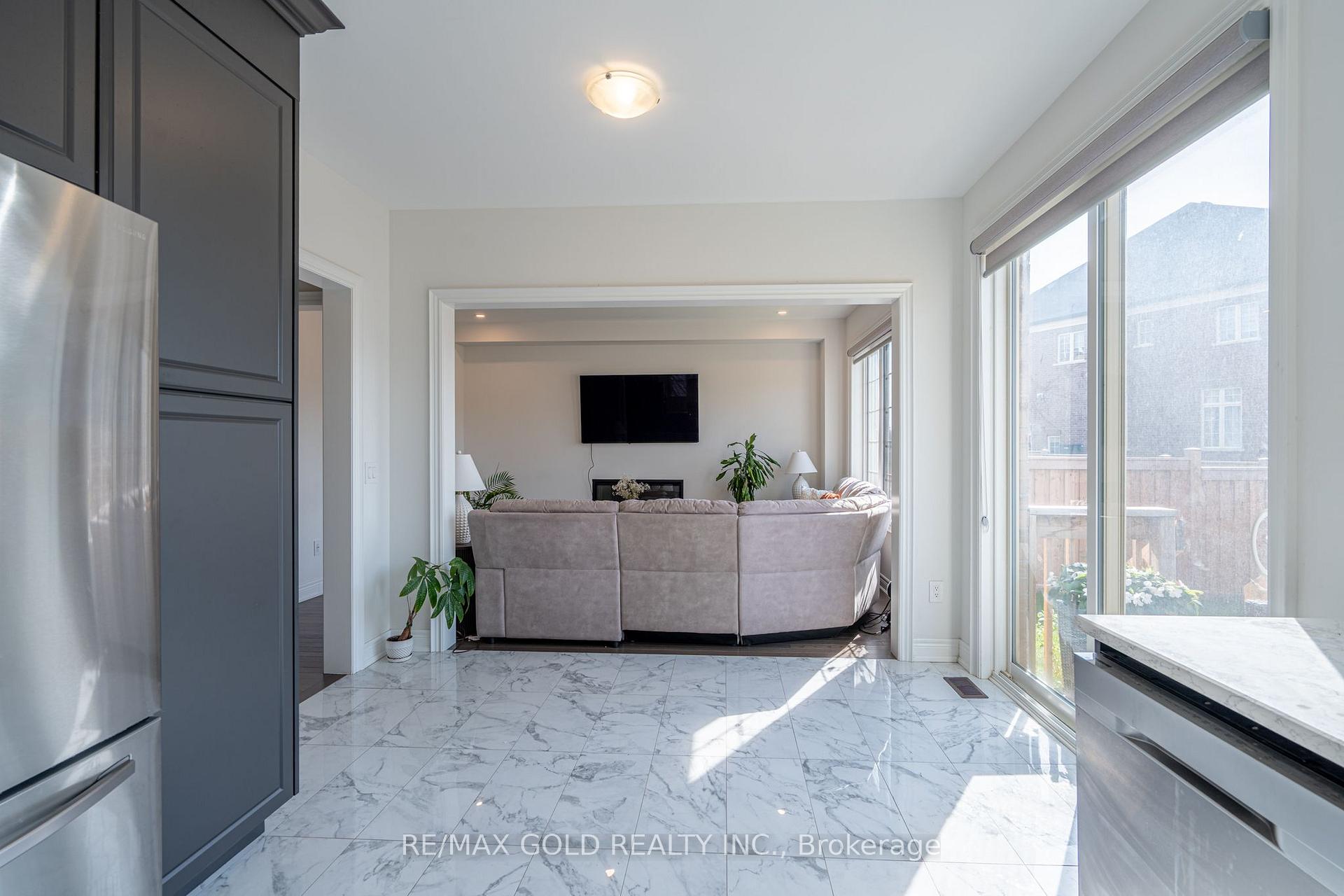 Photo 11 of 66 Puffin Crescent, Brampton, Sandringham-Wellington — HOMEH