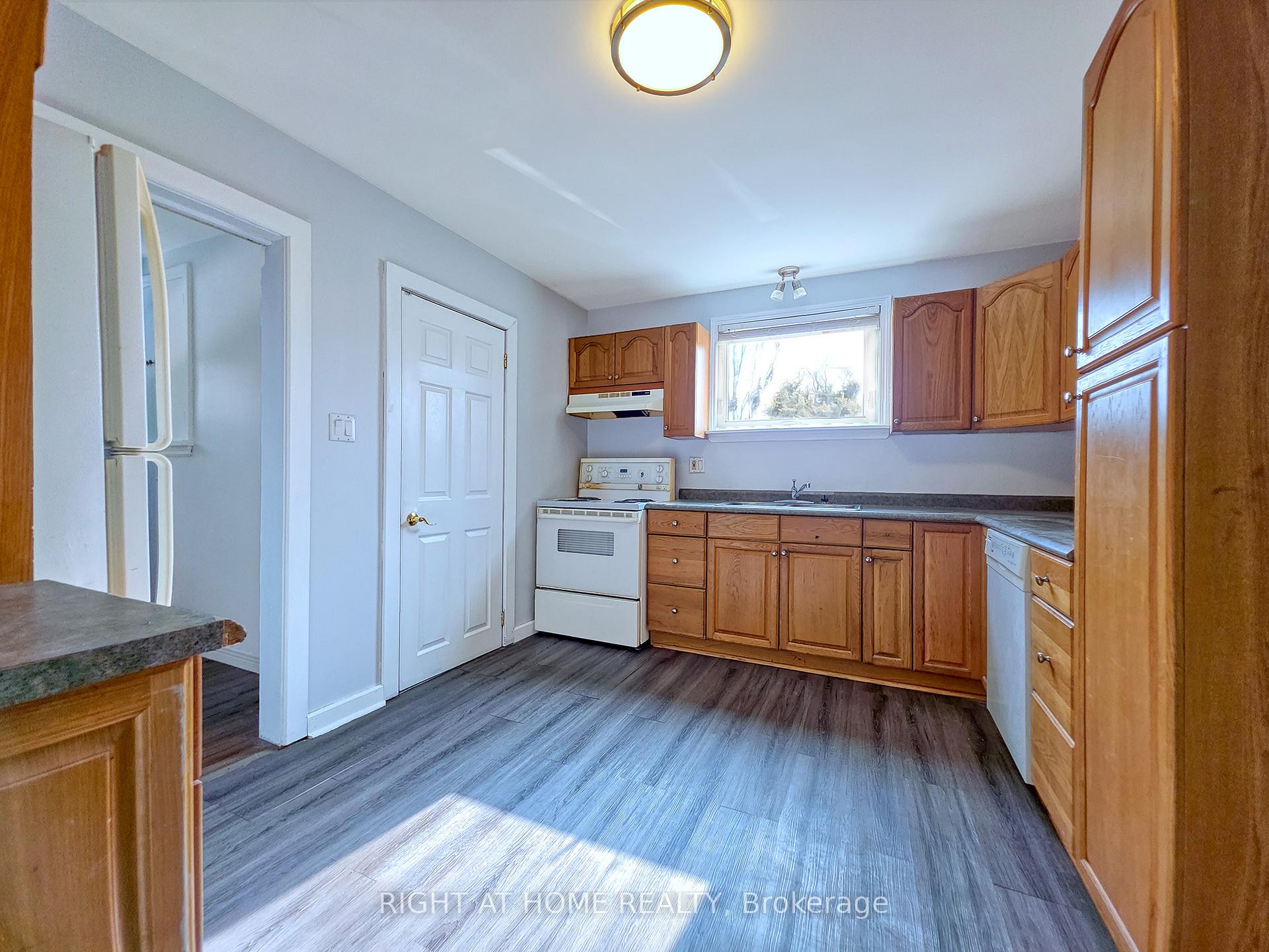 Photo 3 of 9 Rogers Road, Brampton, Brampton West — HOMEH