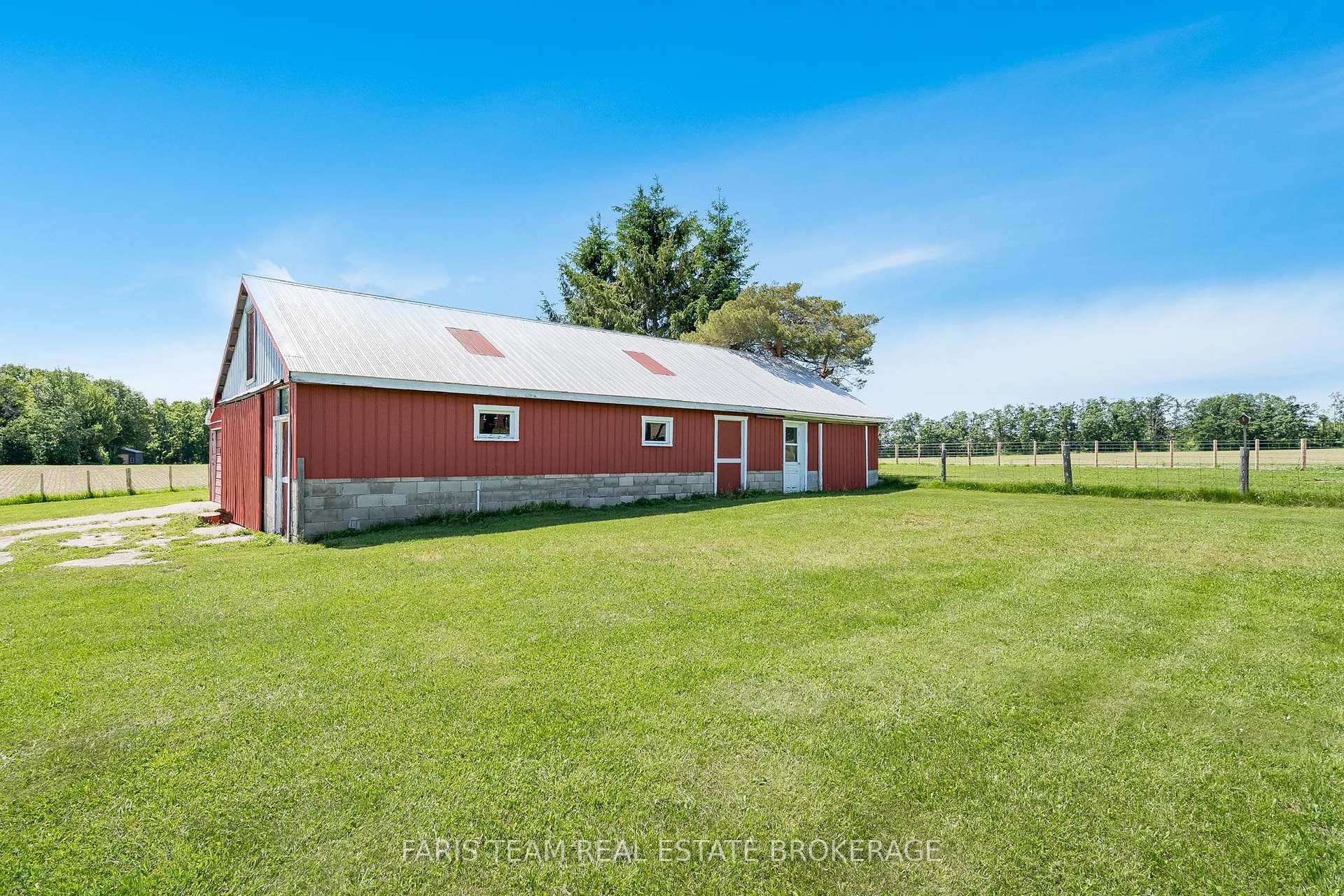 Photo 5 of 2966 George Johnston Road, Springwater, Rural Springwater — HOMEH