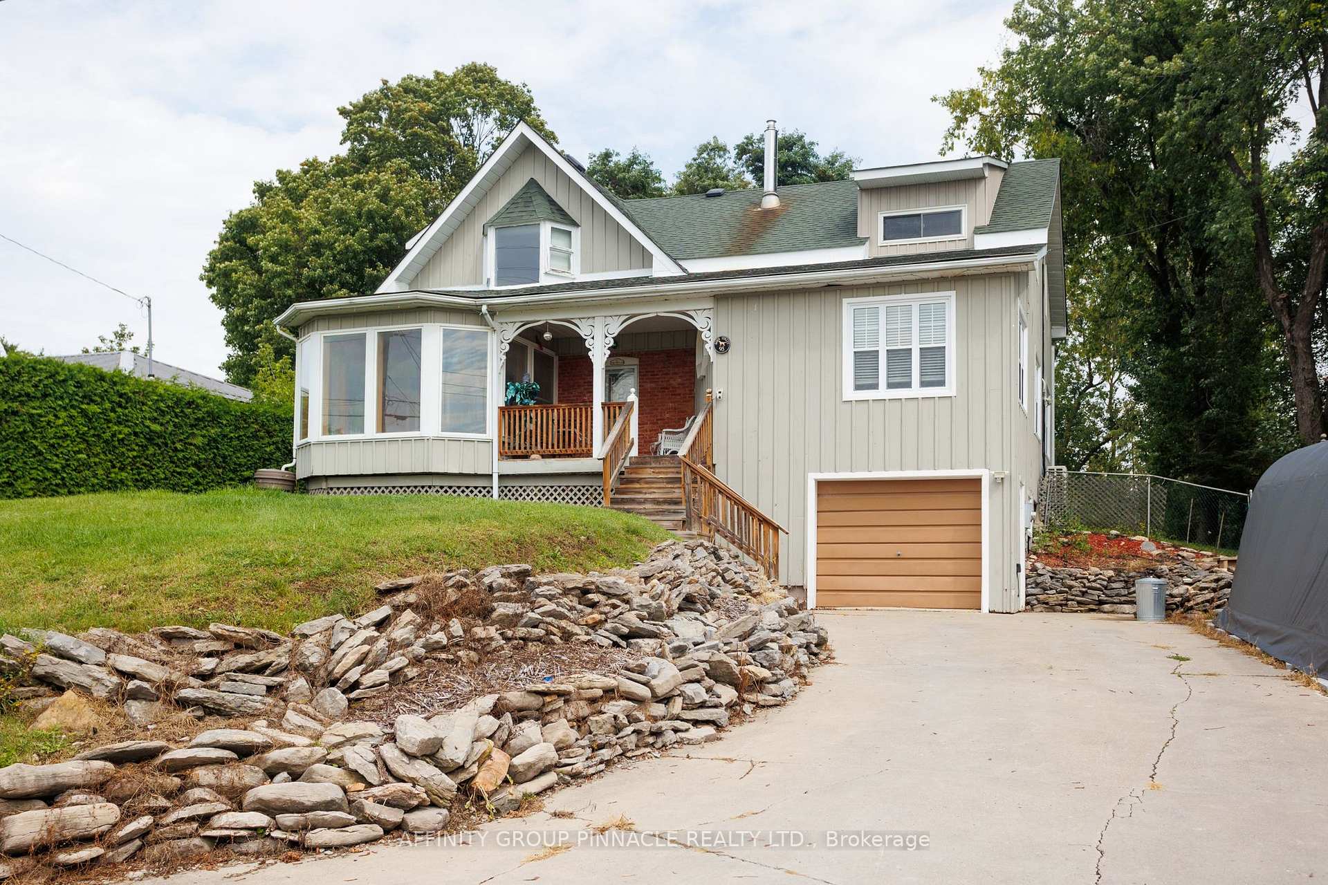 Photo 2 of 95 Bond Street E, Kawartha Lakes, Fenelon Falls — HOMEH
