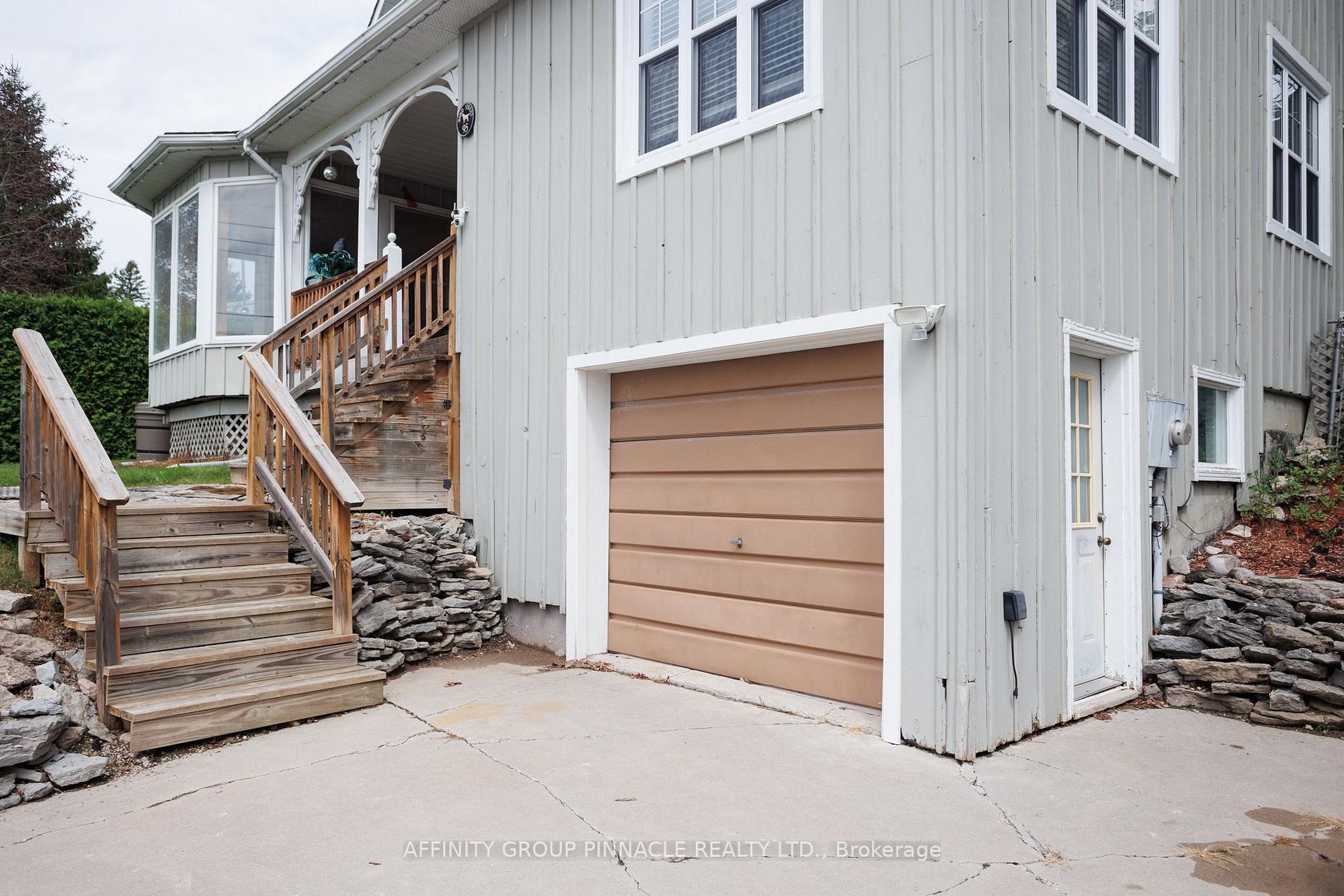 Photo 3 of 95 Bond Street E, Kawartha Lakes, Fenelon Falls — HOMEH