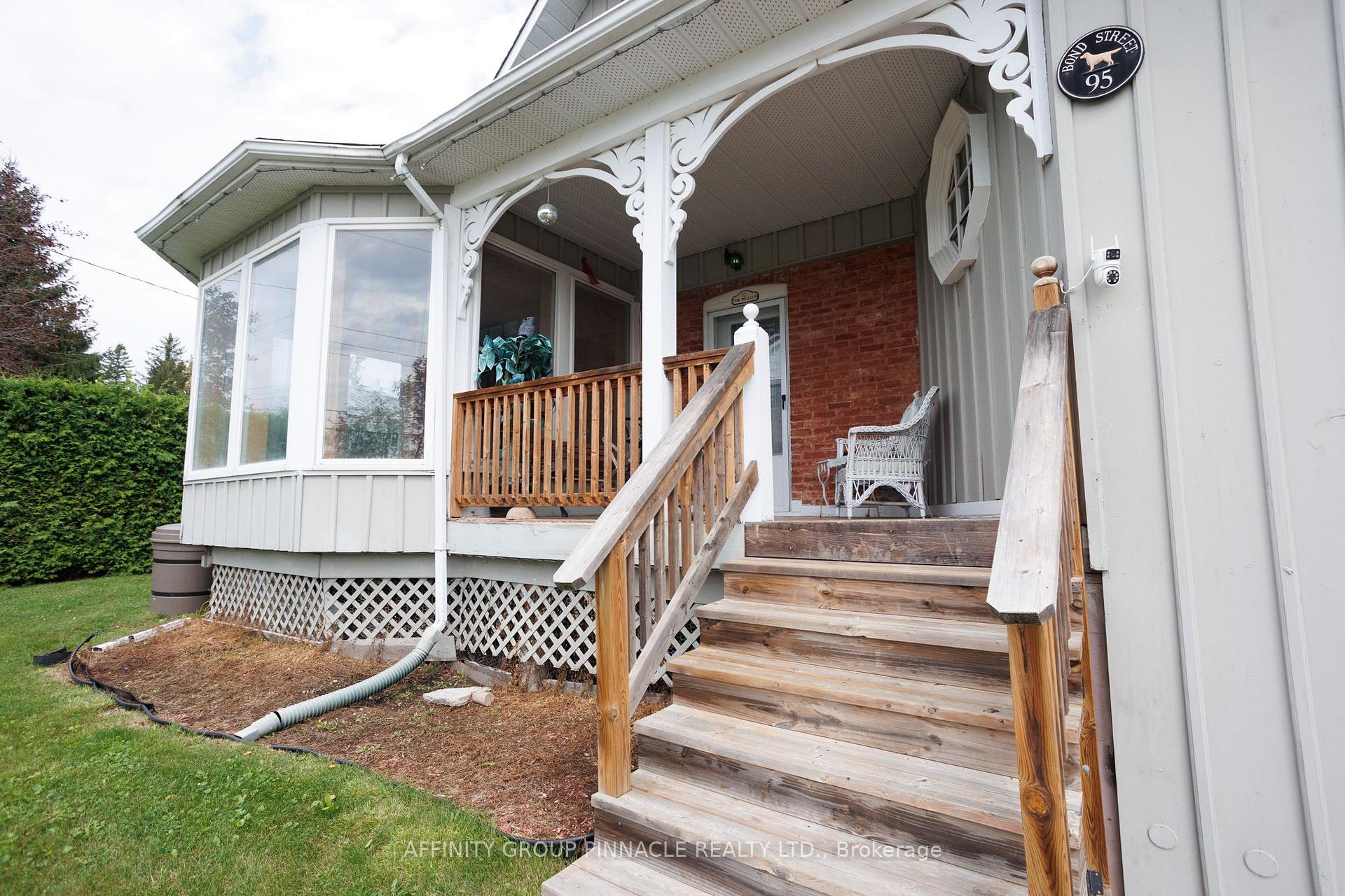Photo 4 of 95 Bond Street E, Kawartha Lakes, Fenelon Falls — HOMEH