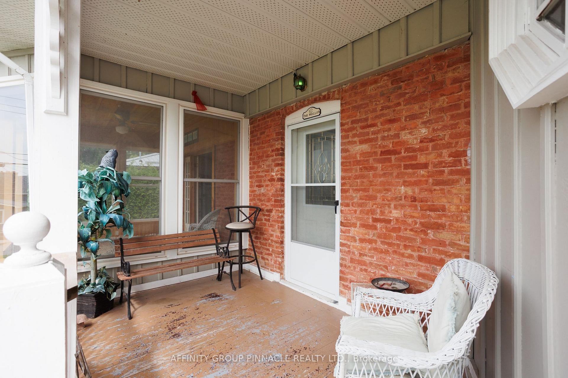 Photo 5 of 95 Bond Street E, Kawartha Lakes, Fenelon Falls — HOMEH