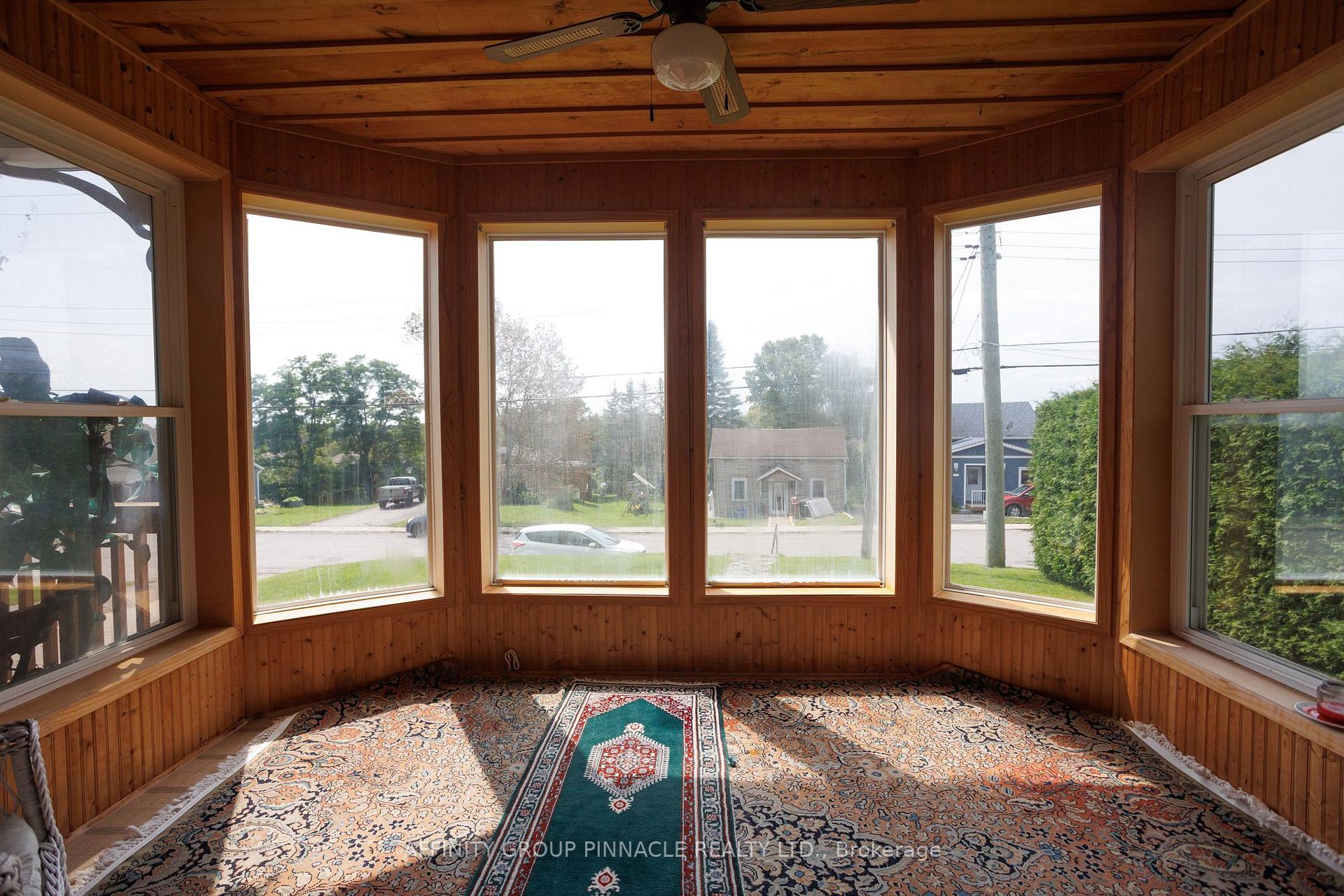 Photo 7 of 95 Bond Street E, Kawartha Lakes, Fenelon Falls — HOMEH
