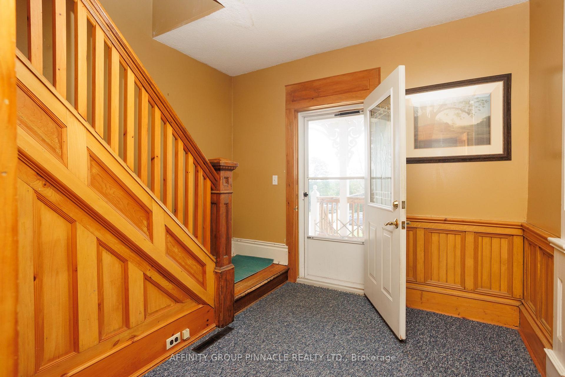 Photo 8 of 95 Bond Street E, Kawartha Lakes, Fenelon Falls — HOMEH