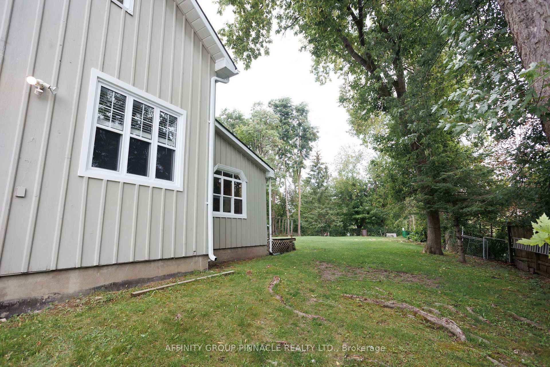 Photo 40 of 95 Bond Street E, Kawartha Lakes, Fenelon Falls — HOMEH