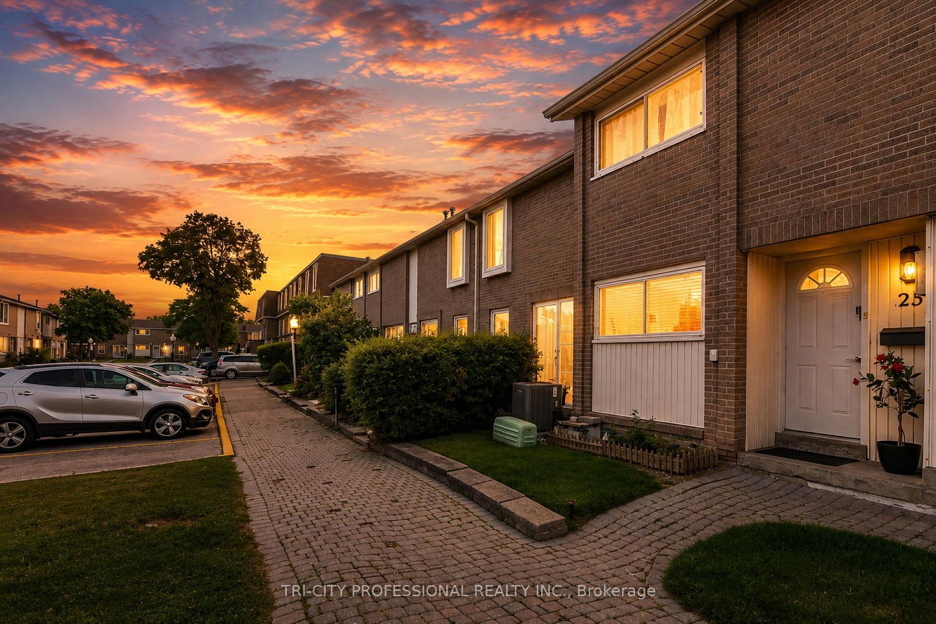 Photo 5 of 25 Craigleigh Crescent, Brampton, Avondale — HOMEH