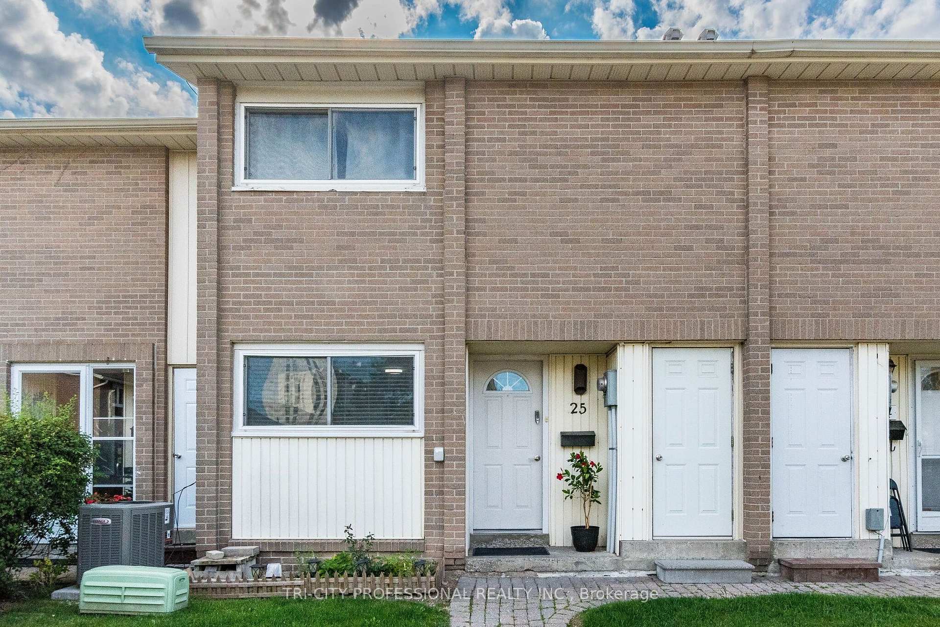 Photo 6 of 25 Craigleigh Crescent, Brampton, Avondale — HOMEH