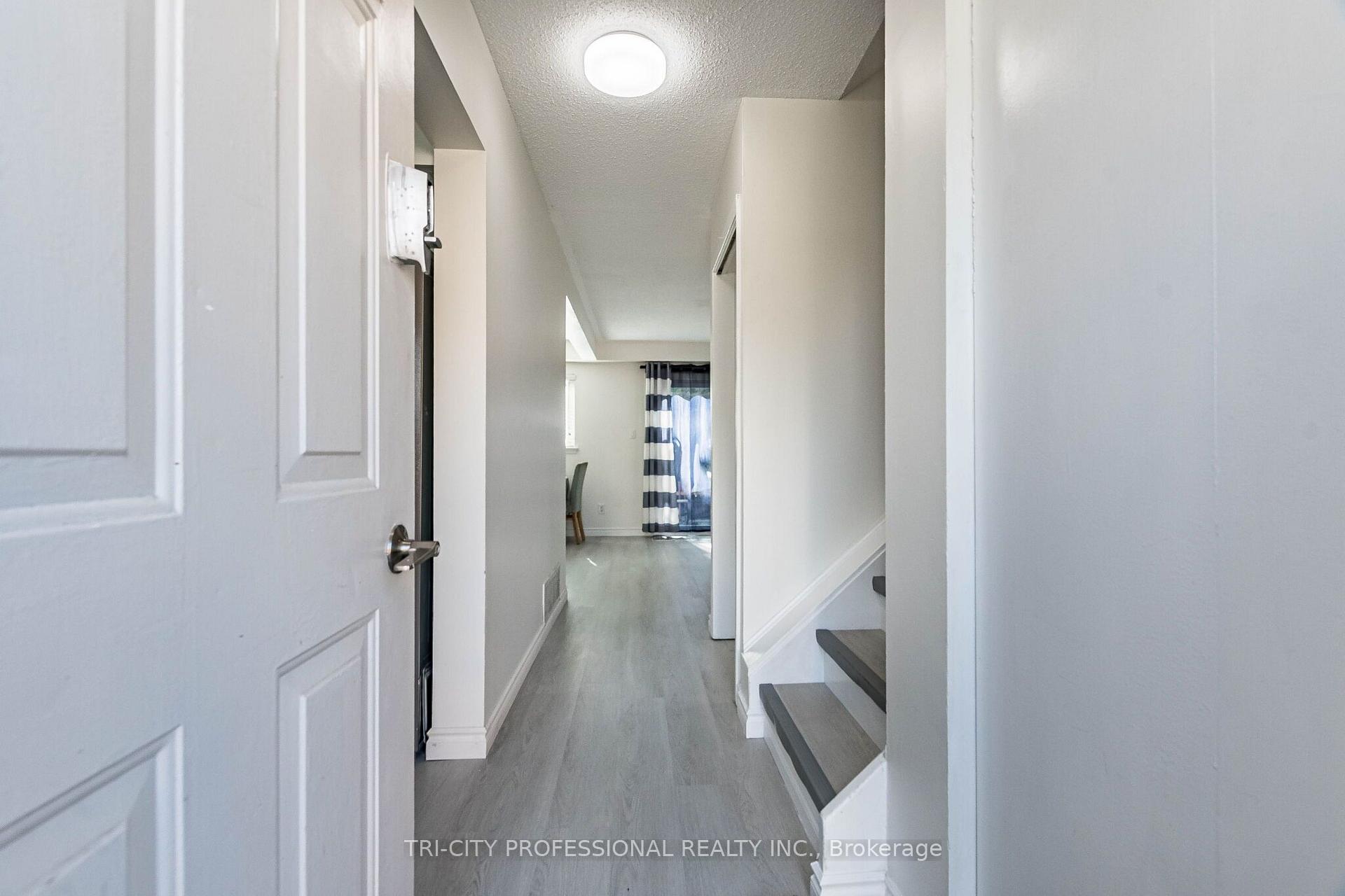 Photo 7 of 25 Craigleigh Crescent, Brampton, Avondale — HOMEH