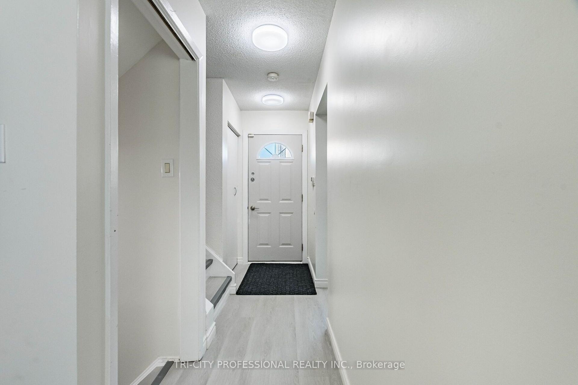 Photo 9 of 25 Craigleigh Crescent, Brampton, Avondale — HOMEH