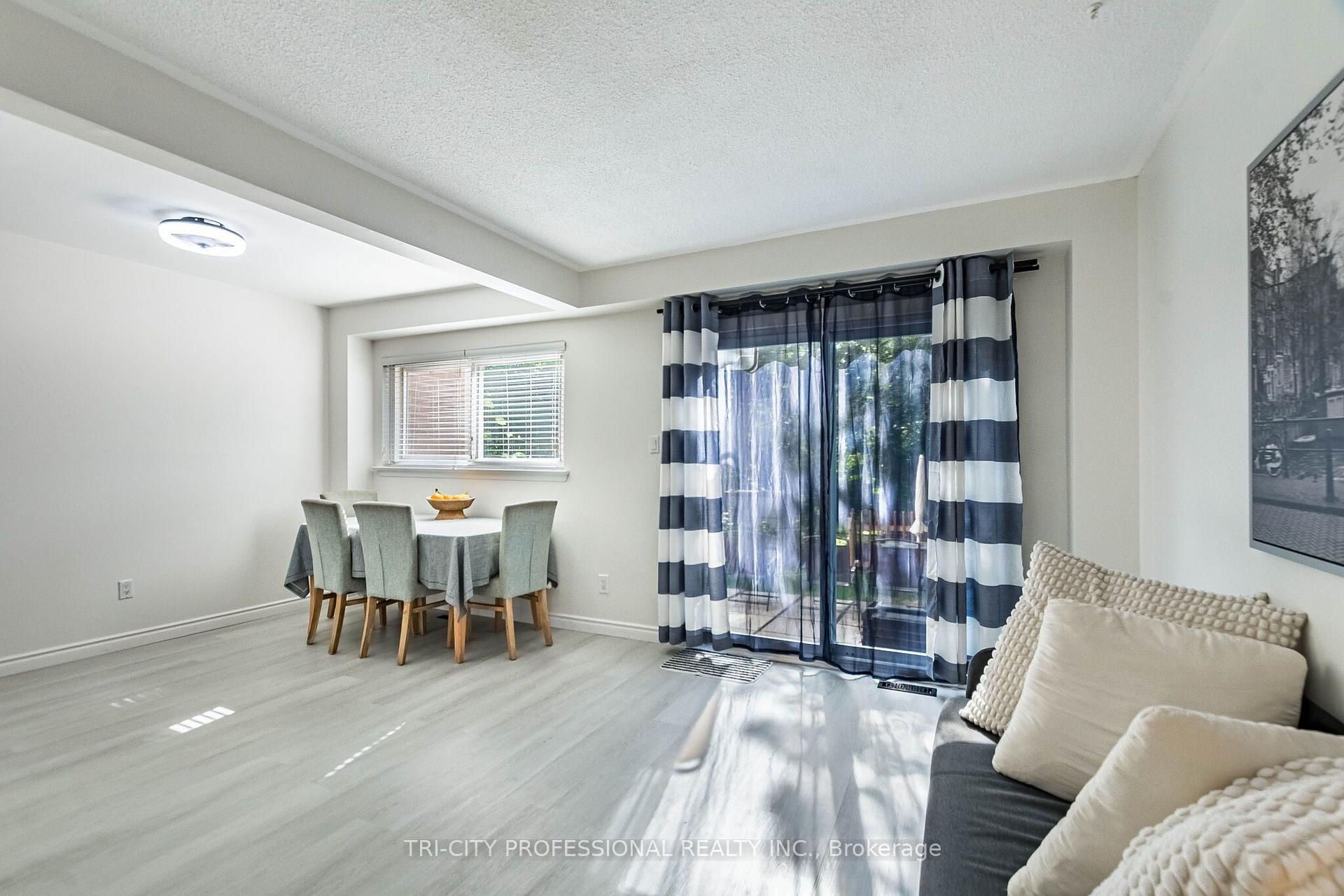 Photo 12 of 25 Craigleigh Crescent, Brampton, Avondale — HOMEH