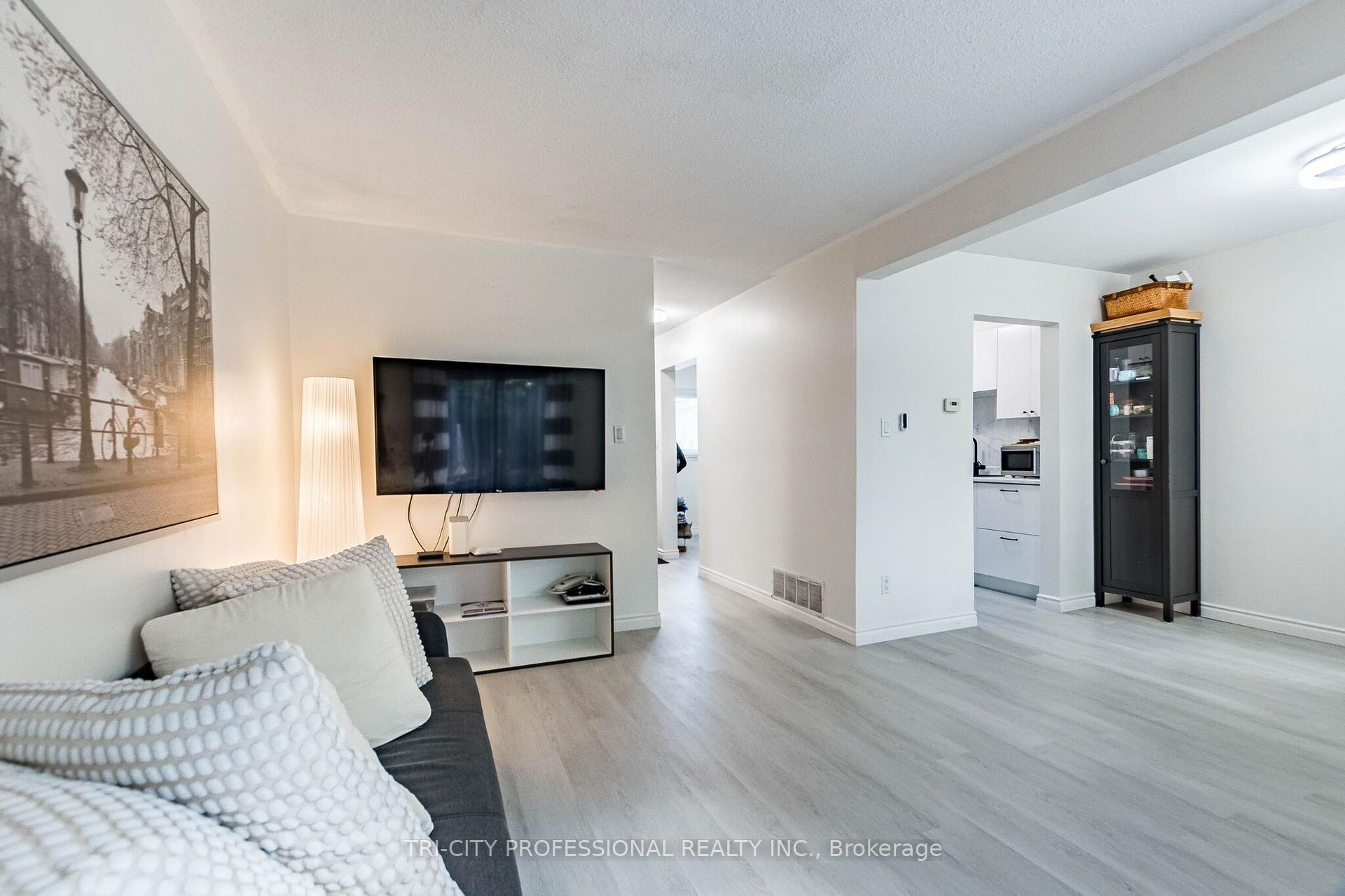 Photo 14 of 25 Craigleigh Crescent, Brampton, Avondale — HOMEH