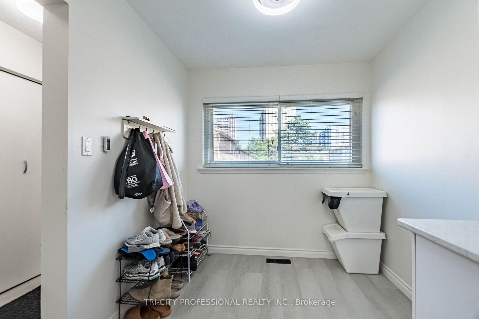 Photo 21 of 25 Craigleigh Crescent, Brampton, Avondale — HOMEH