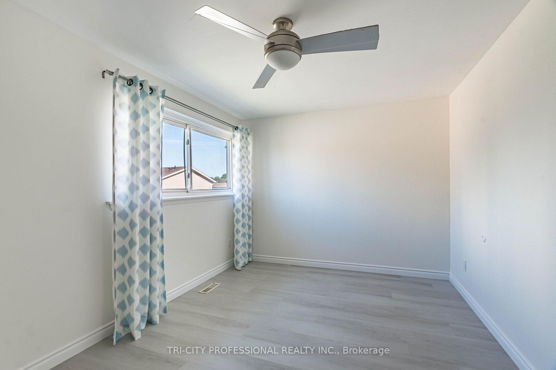 Photo 23 of 25 Craigleigh Crescent, Brampton, Avondale — HOMEH
