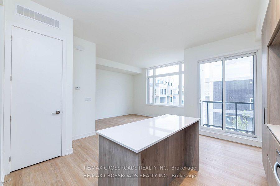 Photo 4 of Unit 1212, 10 David Eyer Road E, Richmond Hill, Rural Richmond Hill — HOMEH