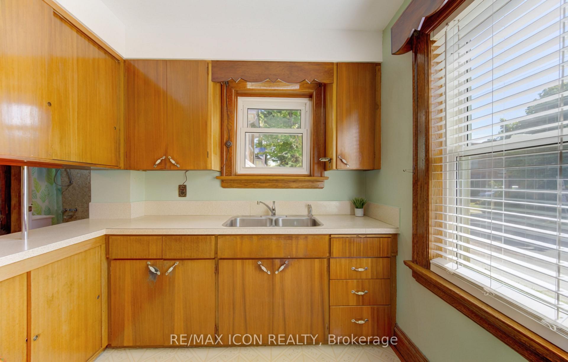 Photo 20 of 224 Weber Street E, Kitchener, King East — HOMEH