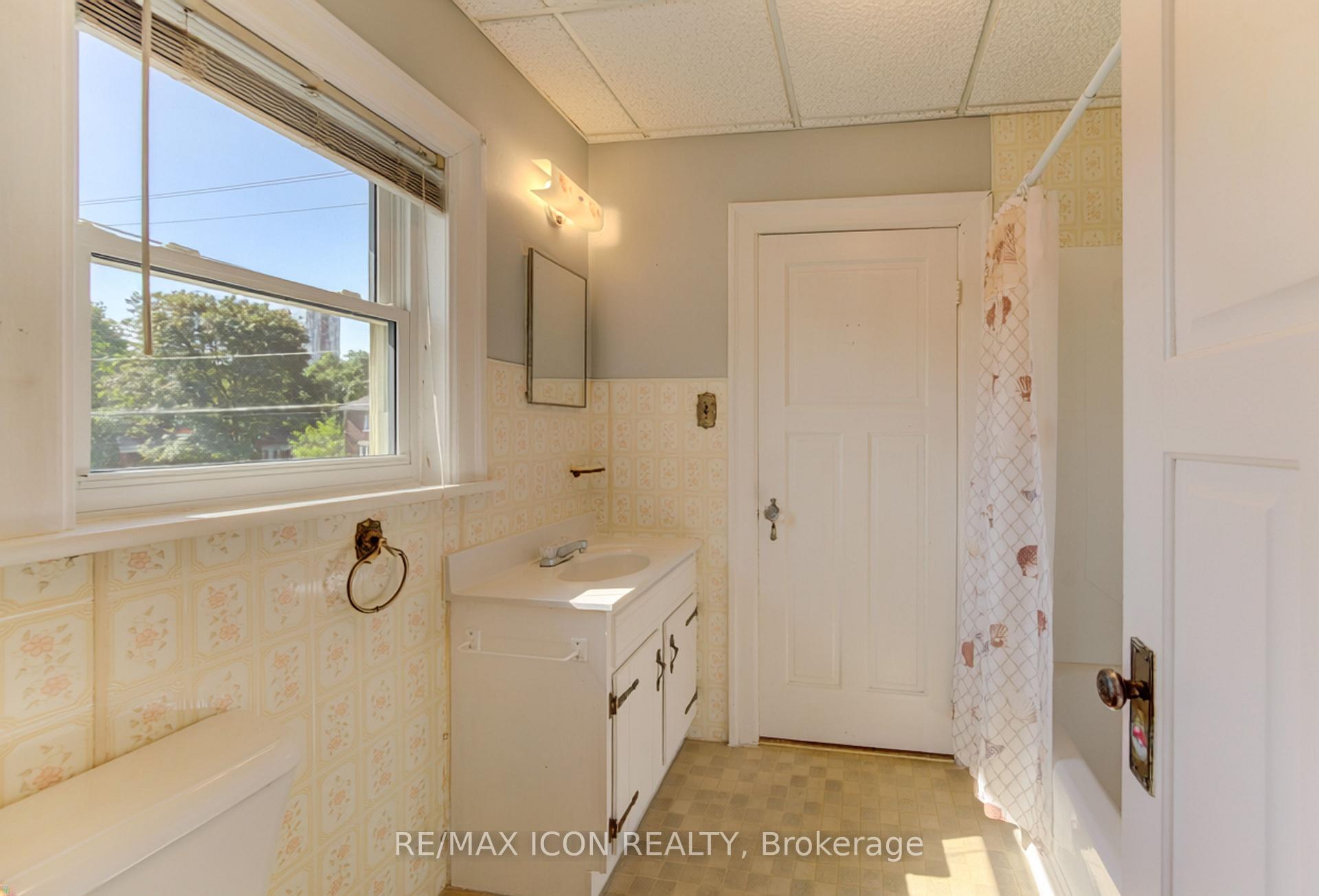 Photo 30 of 224 Weber Street E, Kitchener, King East — HOMEH