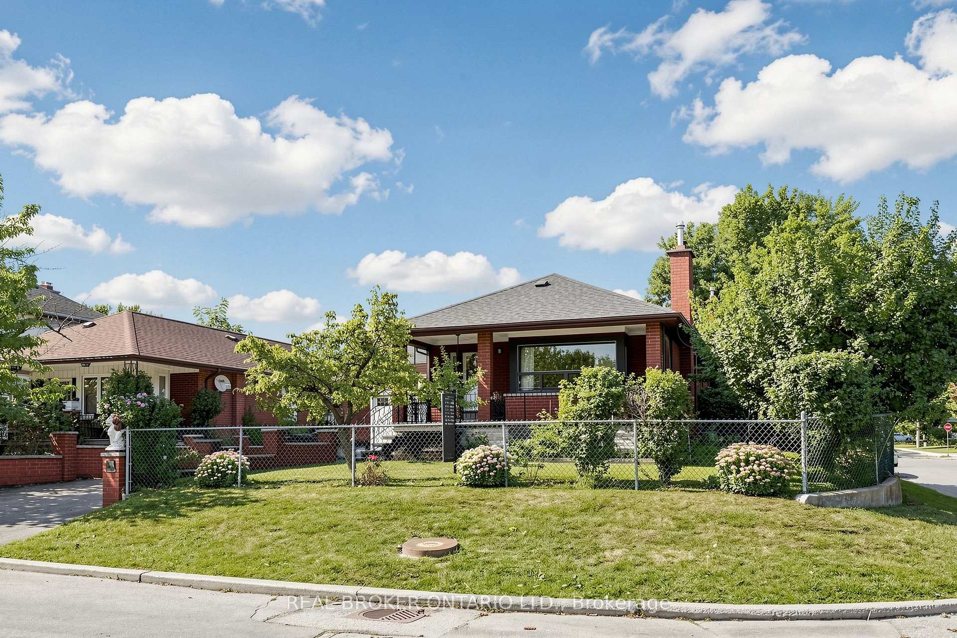 Photo 1 of 2 Dorking Crescent, North York, Downsview-Roding-CFB — HOMEH