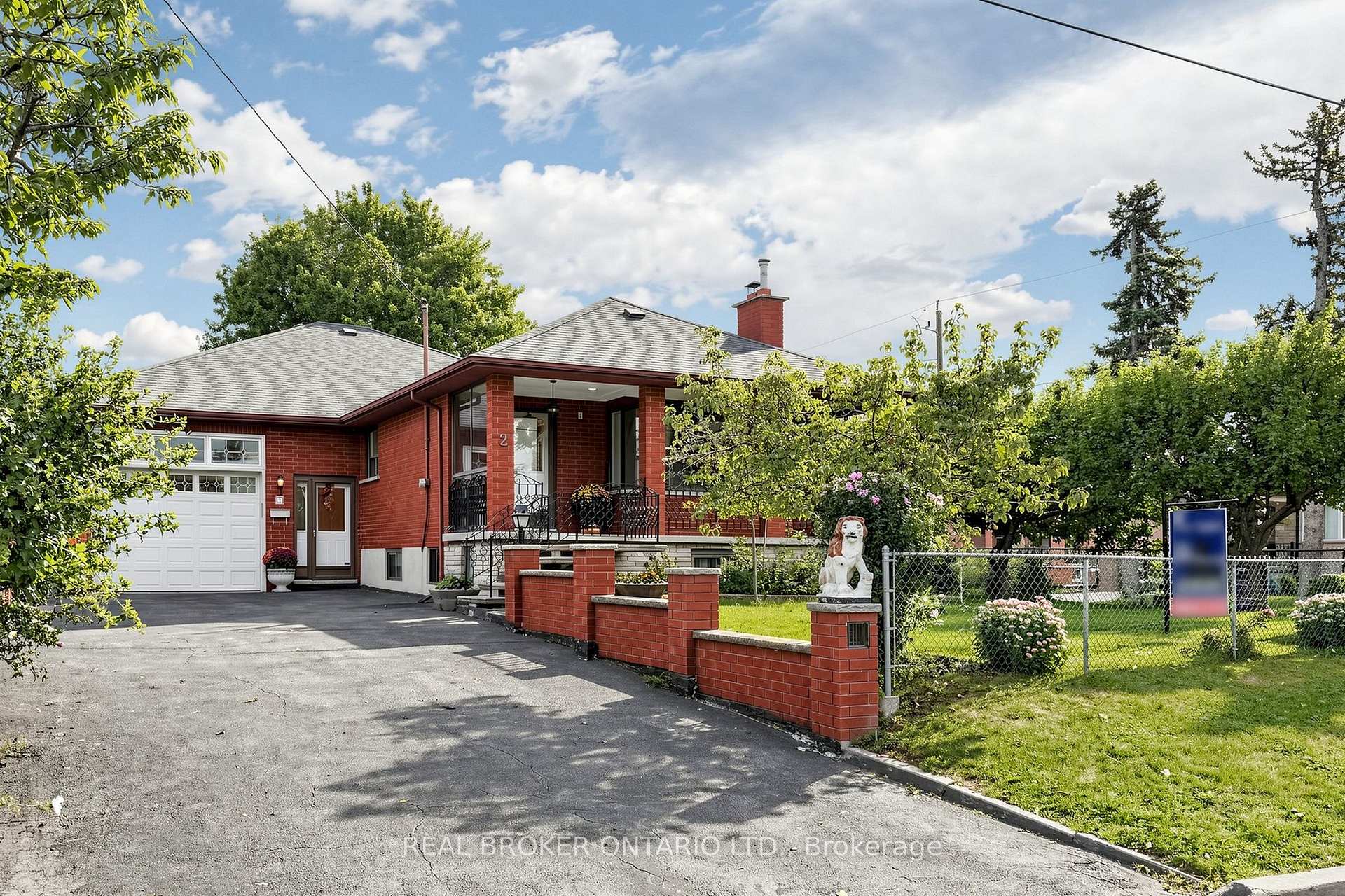 Photo 2 of 2 Dorking Crescent, North York, Downsview-Roding-CFB — HOMEH