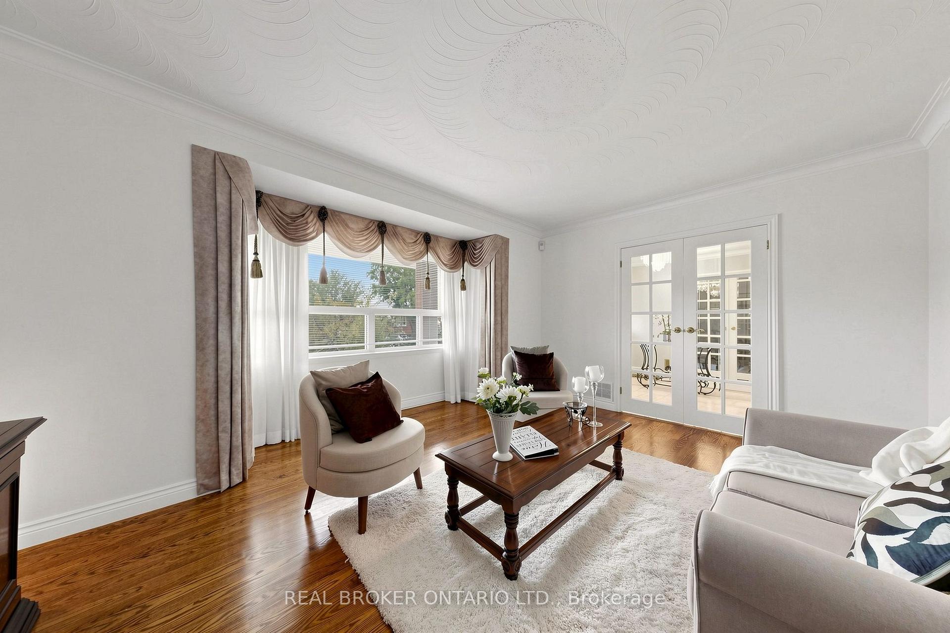 Photo 8 of 2 Dorking Crescent, North York, Downsview-Roding-CFB — HOMEH