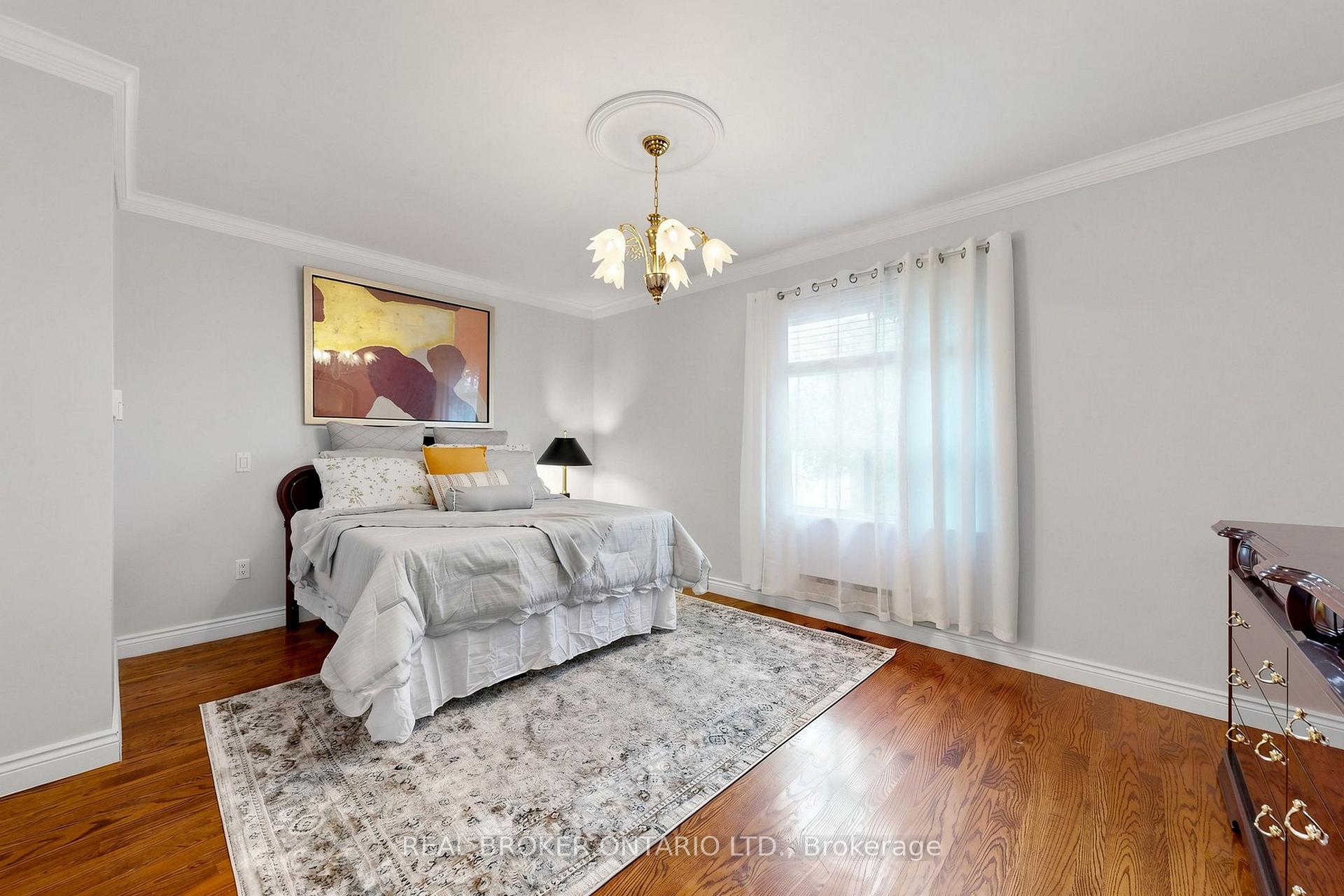 Photo 16 of 2 Dorking Crescent, North York, Downsview-Roding-CFB — HOMEH