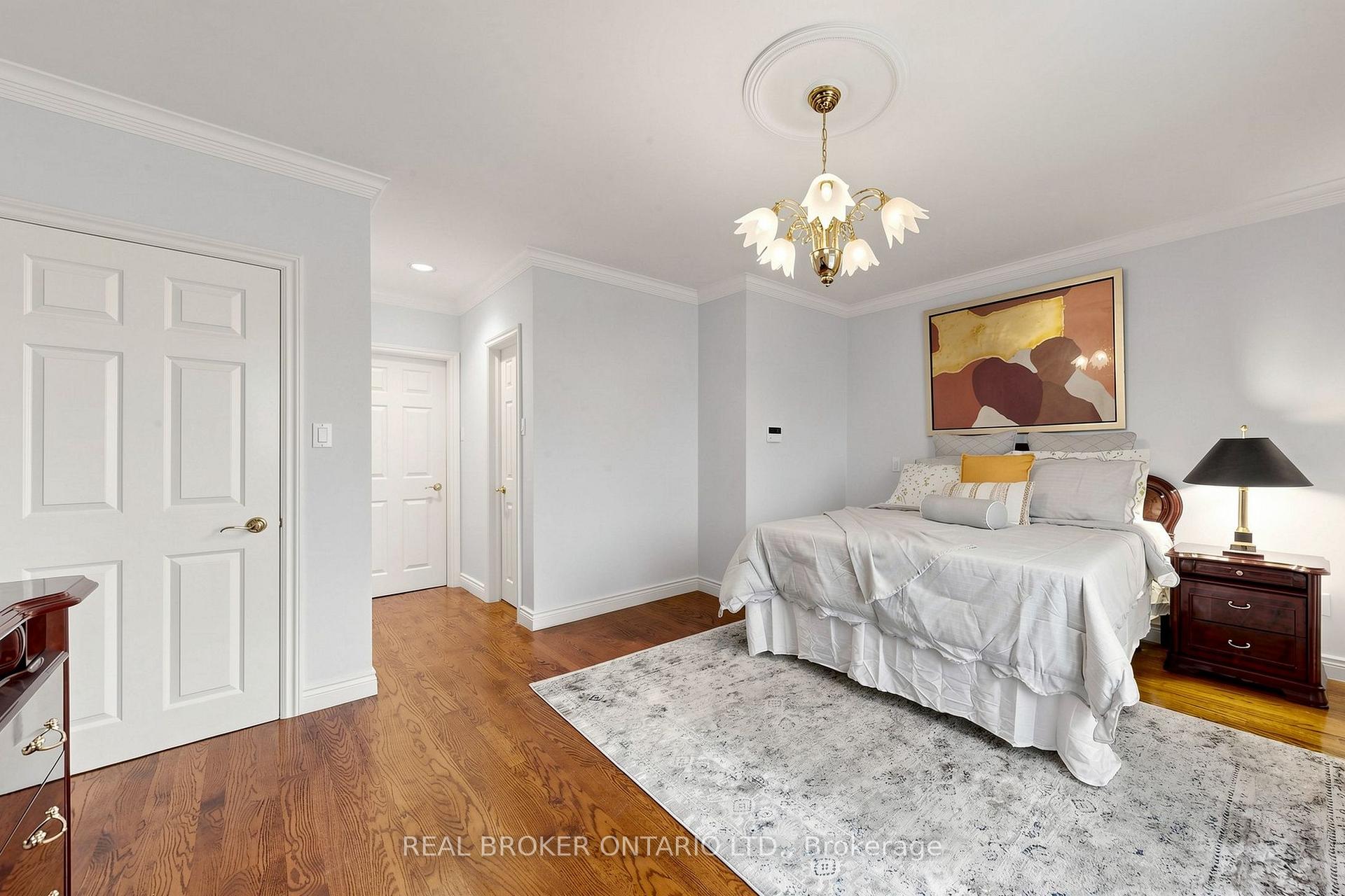 Photo 18 of 2 Dorking Crescent, North York, Downsview-Roding-CFB — HOMEH