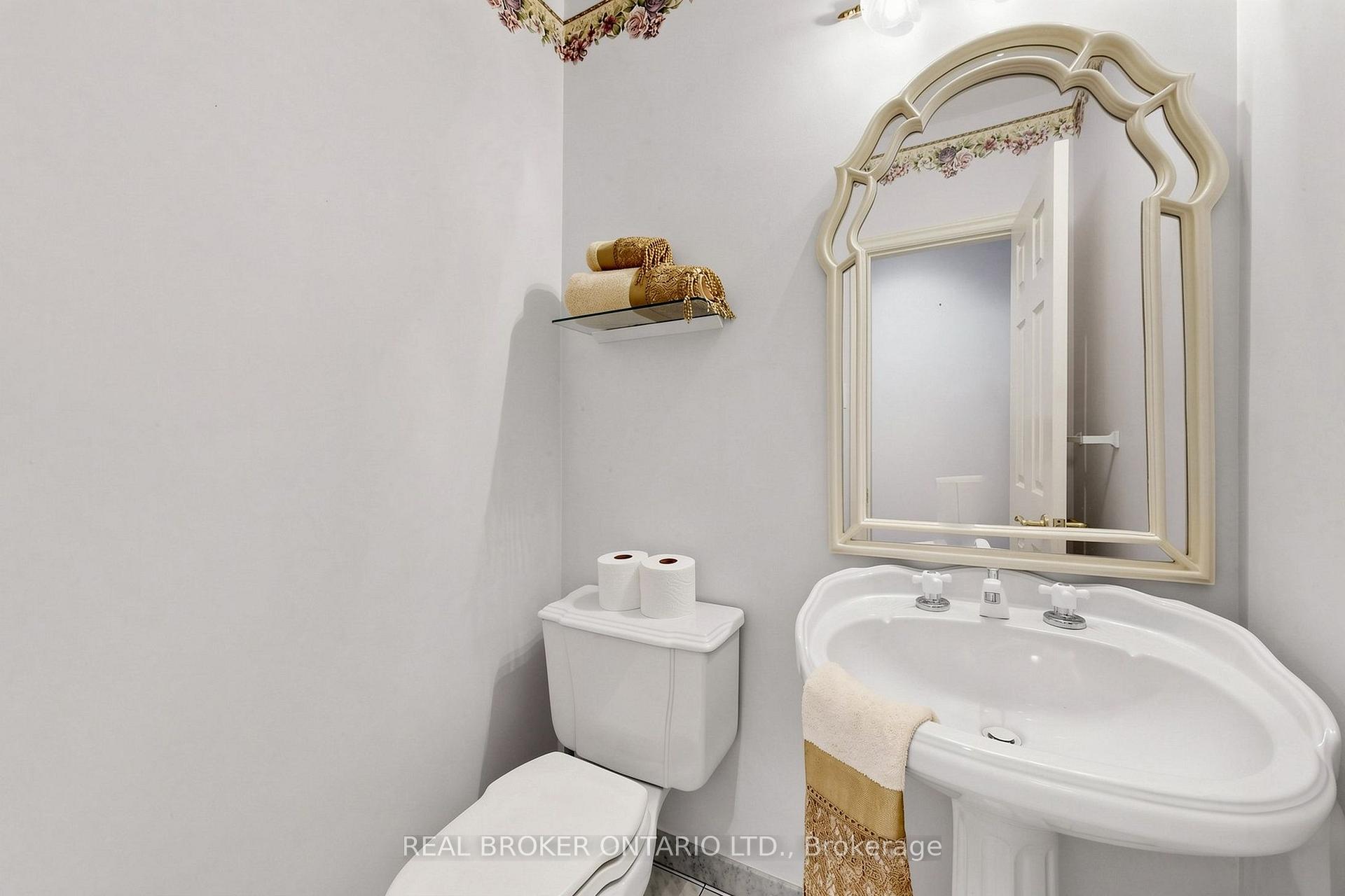 Photo 19 of 2 Dorking Crescent, North York, Downsview-Roding-CFB — HOMEH
