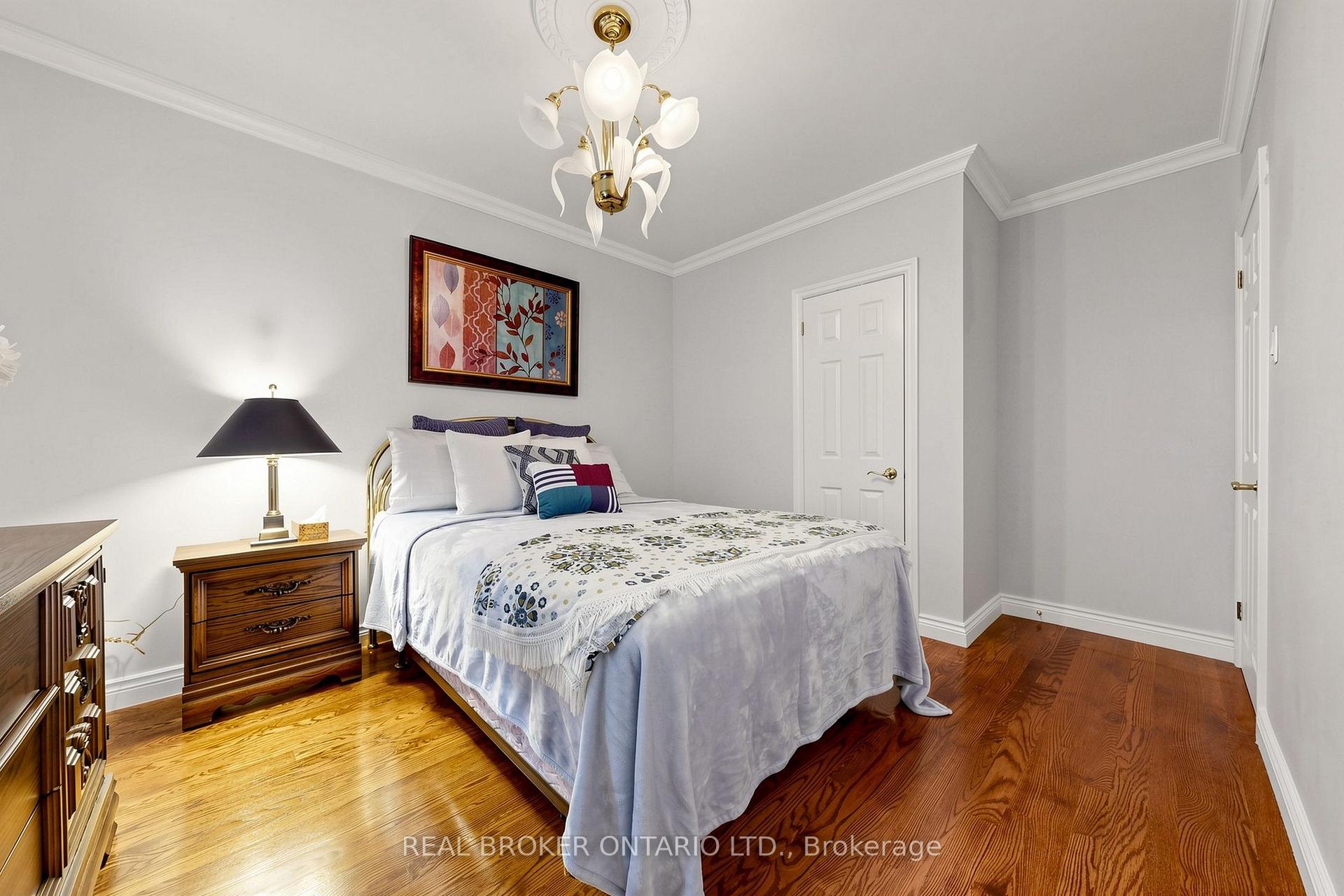 Photo 21 of 2 Dorking Crescent, North York, Downsview-Roding-CFB — HOMEH