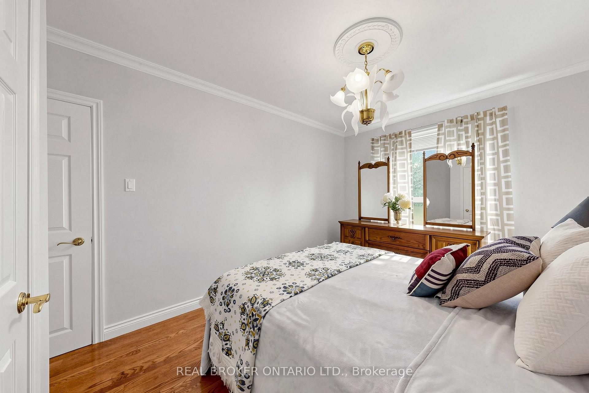 Photo 22 of 2 Dorking Crescent, North York, Downsview-Roding-CFB — HOMEH