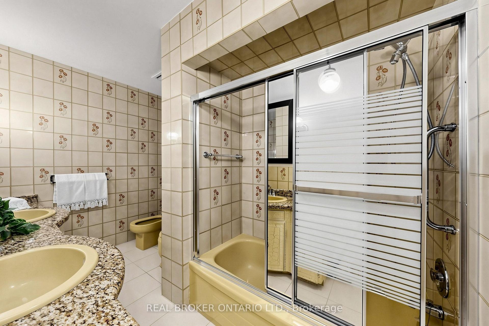 Photo 26 of 2 Dorking Crescent, North York, Downsview-Roding-CFB — HOMEH
