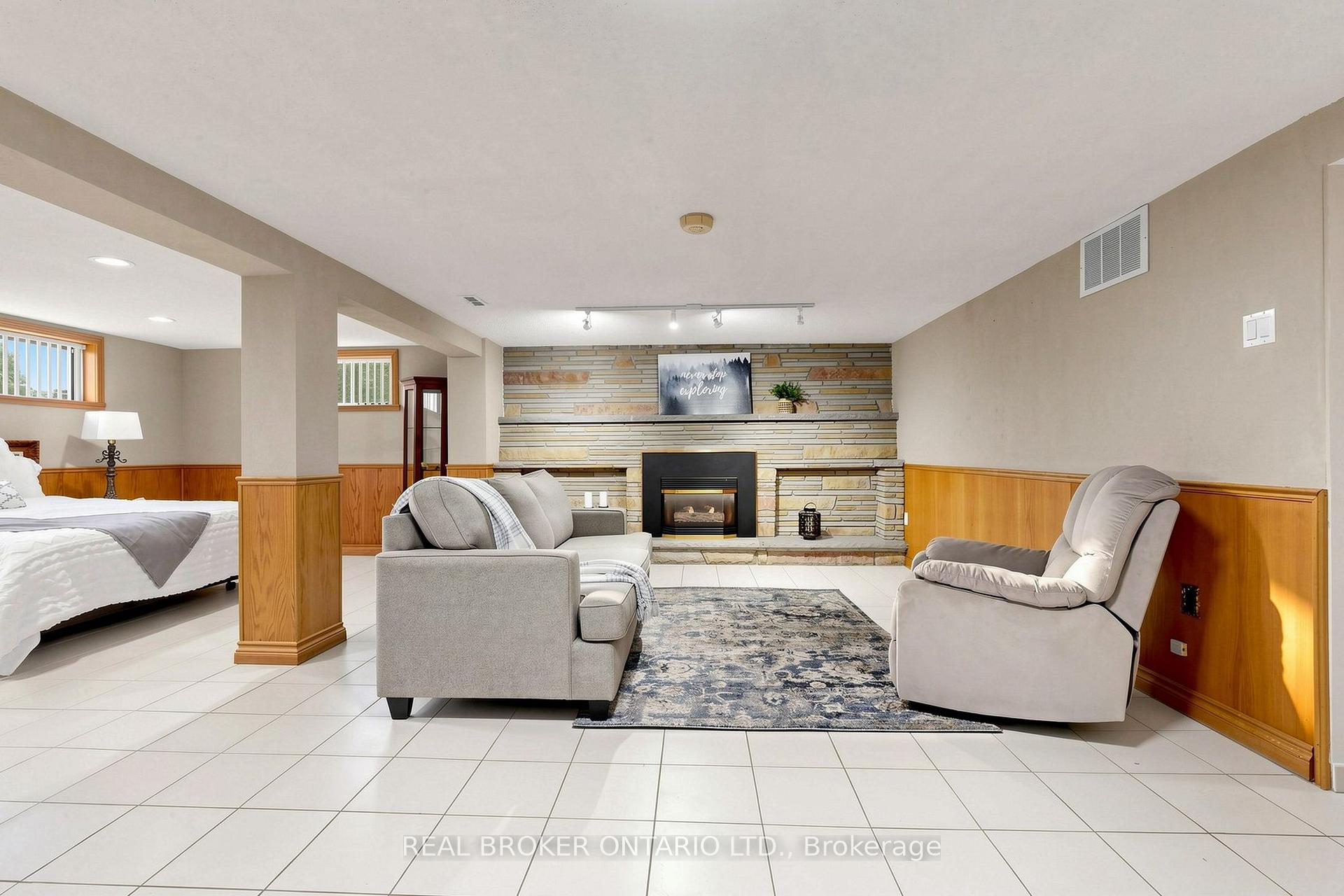 Photo 31 of 2 Dorking Crescent, North York, Downsview-Roding-CFB — HOMEH