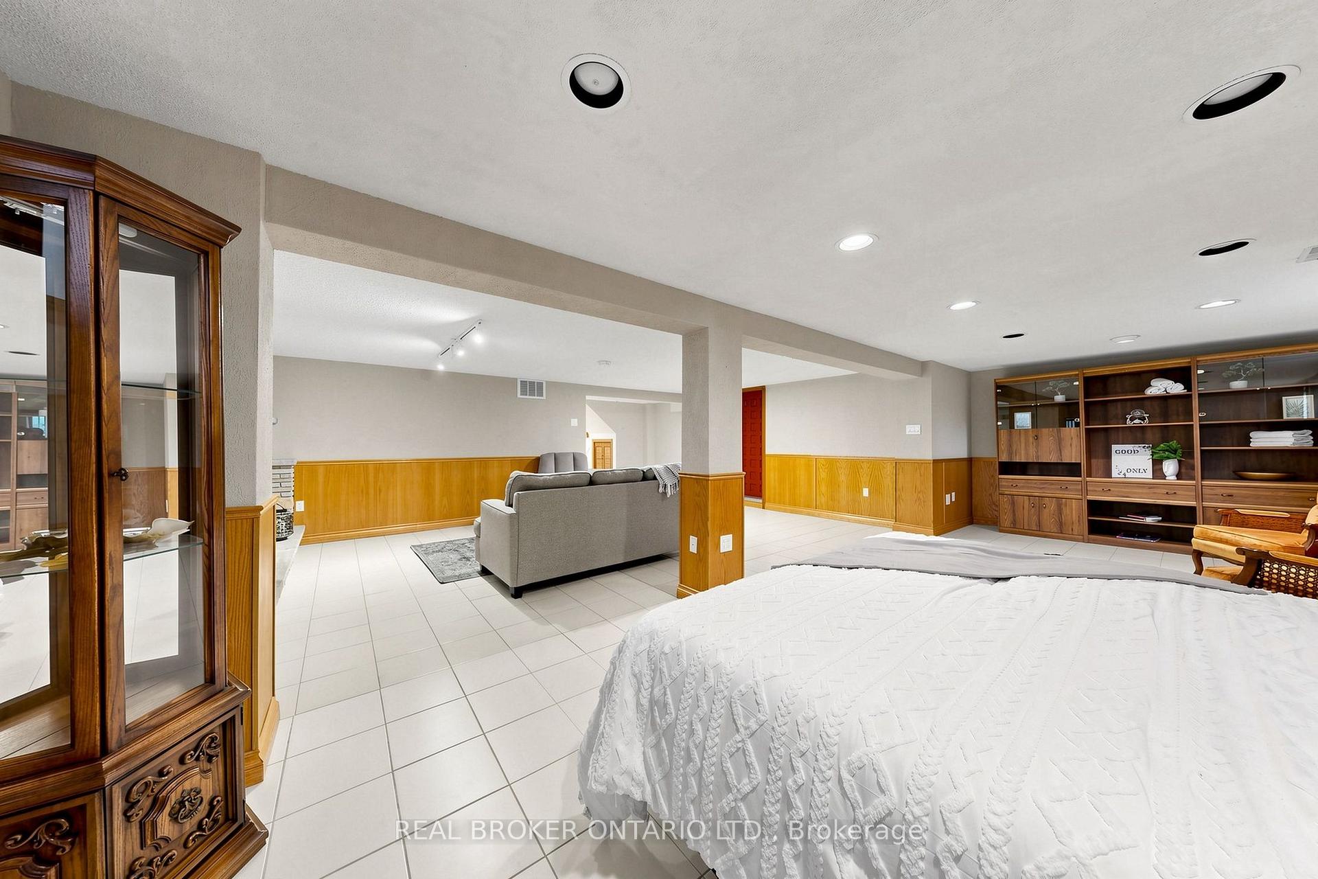 Photo 37 of 2 Dorking Crescent, North York, Downsview-Roding-CFB — HOMEH