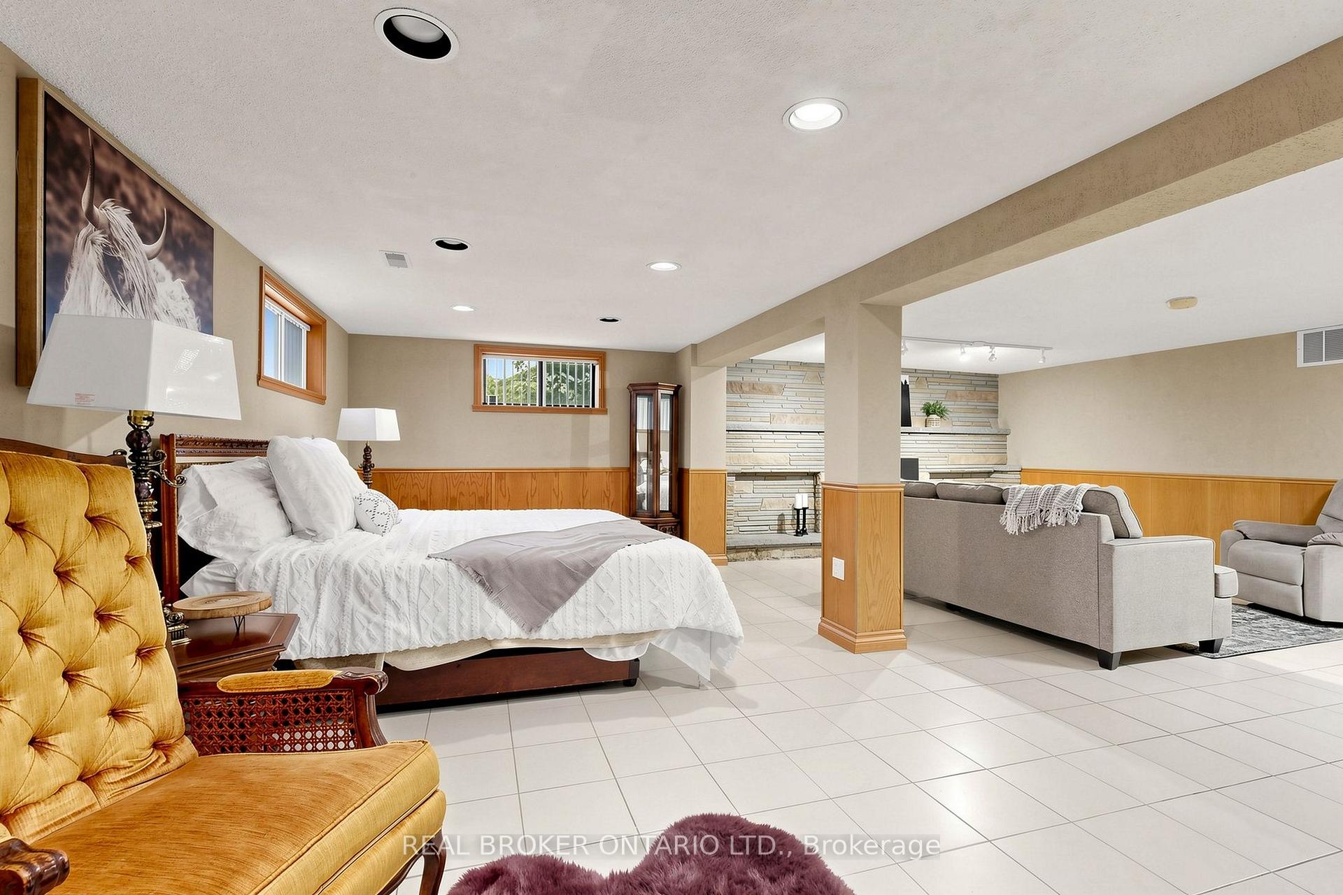 Photo 38 of 2 Dorking Crescent, North York, Downsview-Roding-CFB — HOMEH