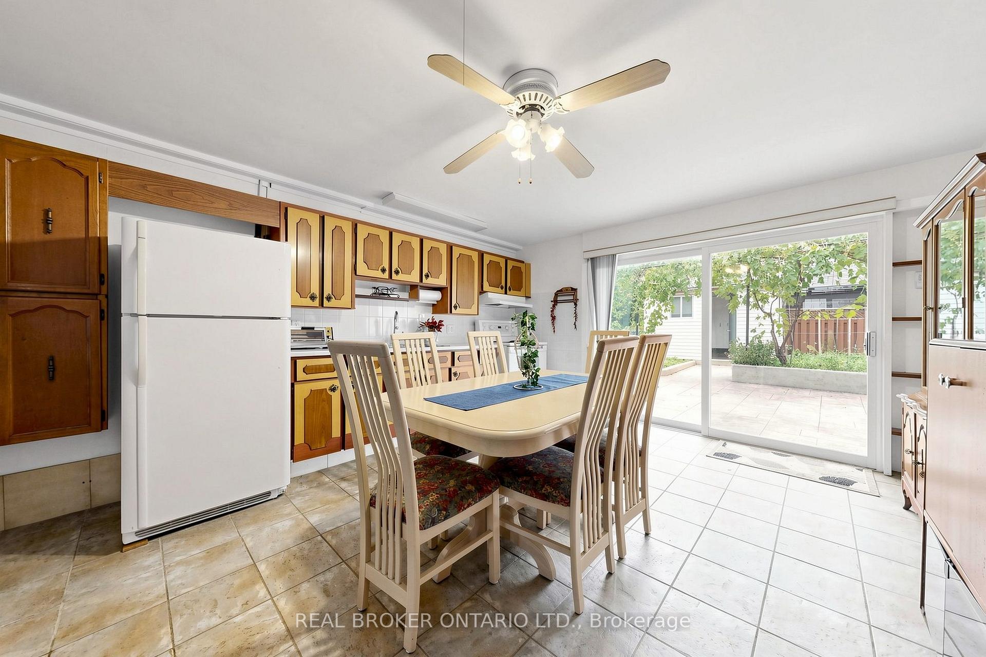 Photo 43 of 2 Dorking Crescent, North York, Downsview-Roding-CFB — HOMEH