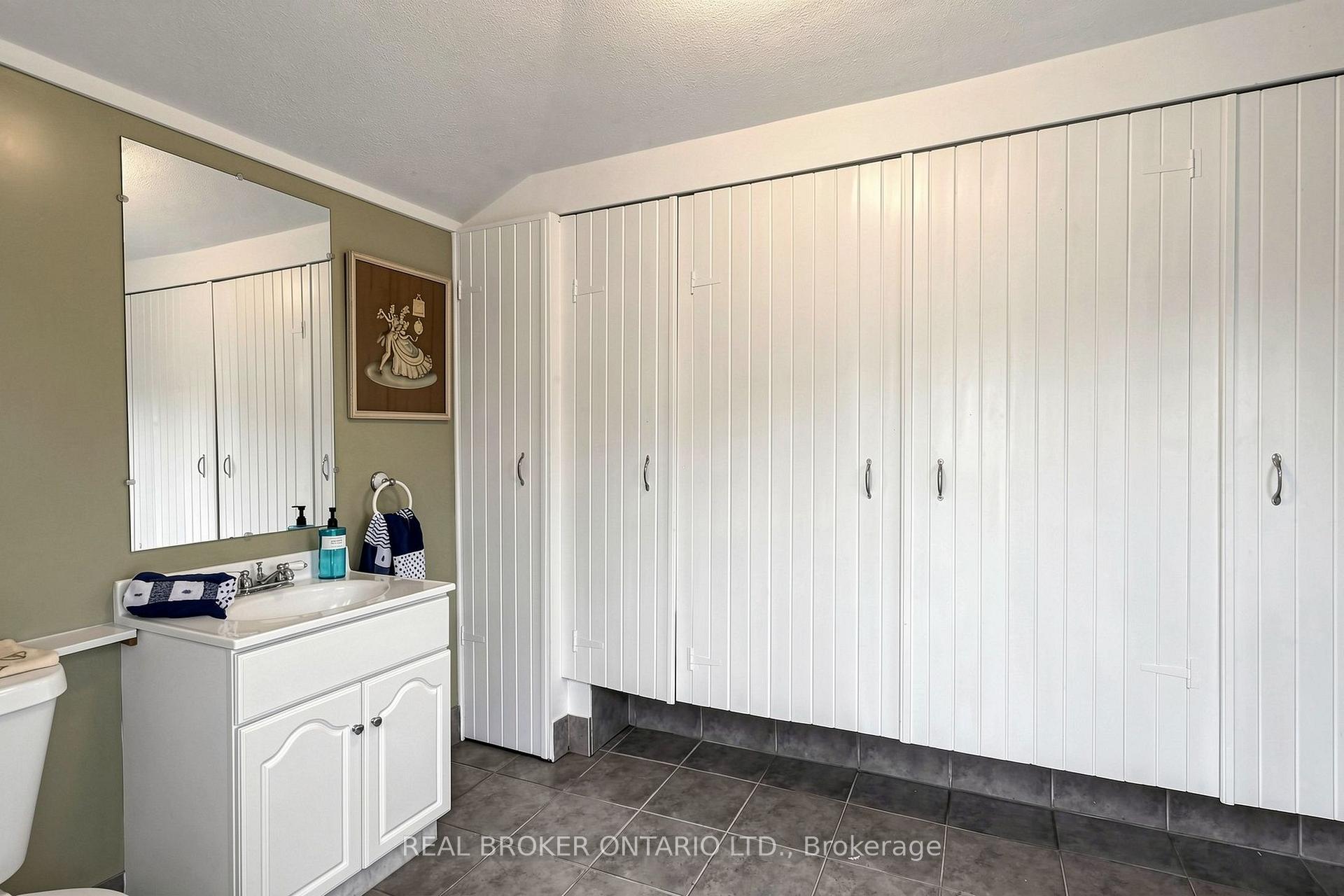 Photo 46 of 2 Dorking Crescent, North York, Downsview-Roding-CFB — HOMEH
